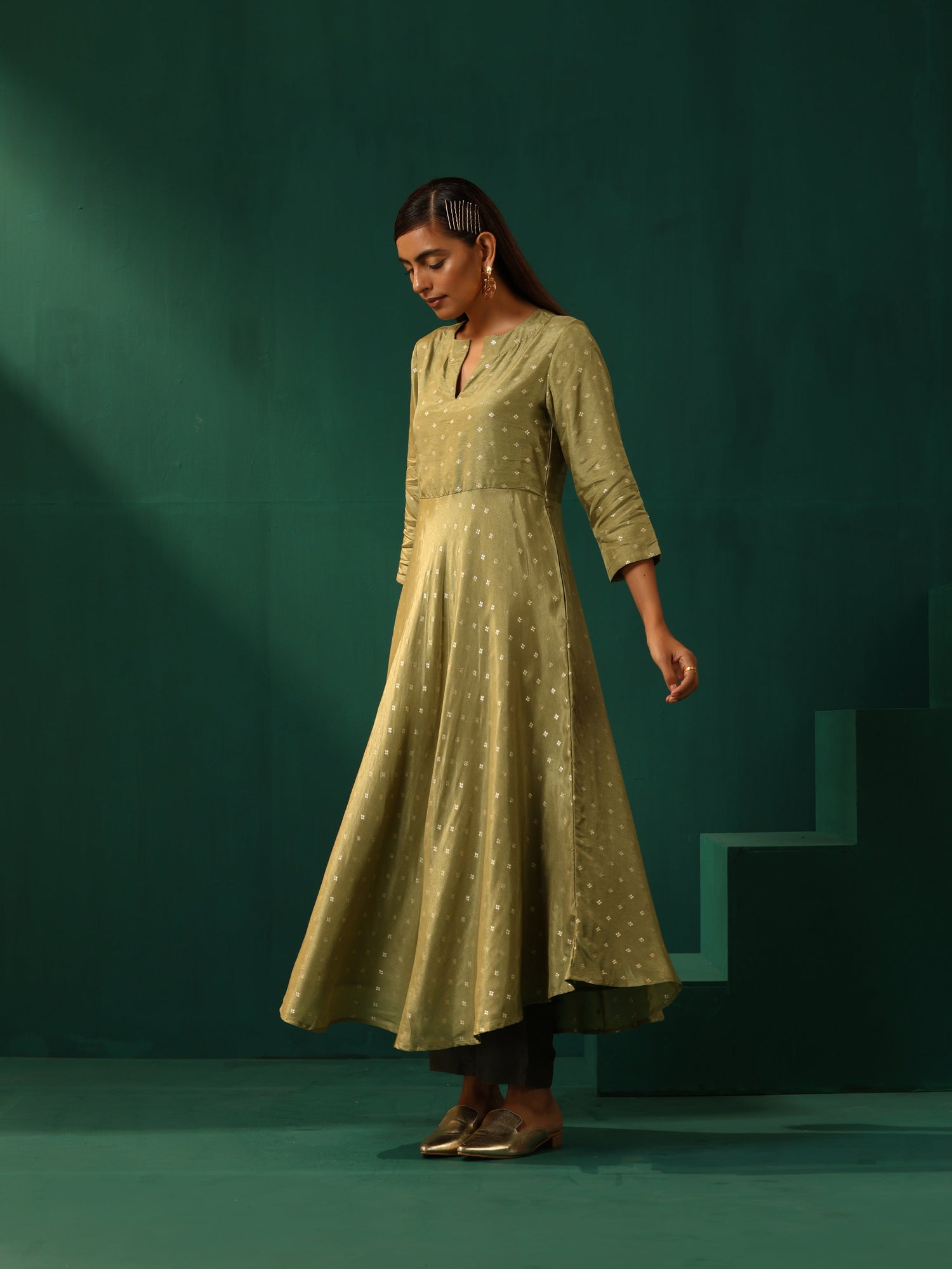 trueBrowns Green Square Viscose Silk Kurta Pant Set