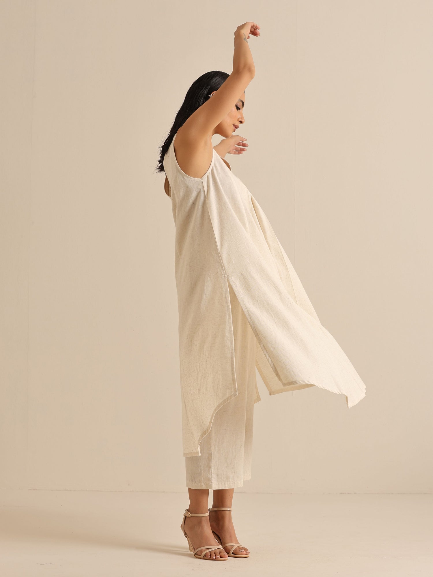 Off-White Sleeveless Kurta Pant Set