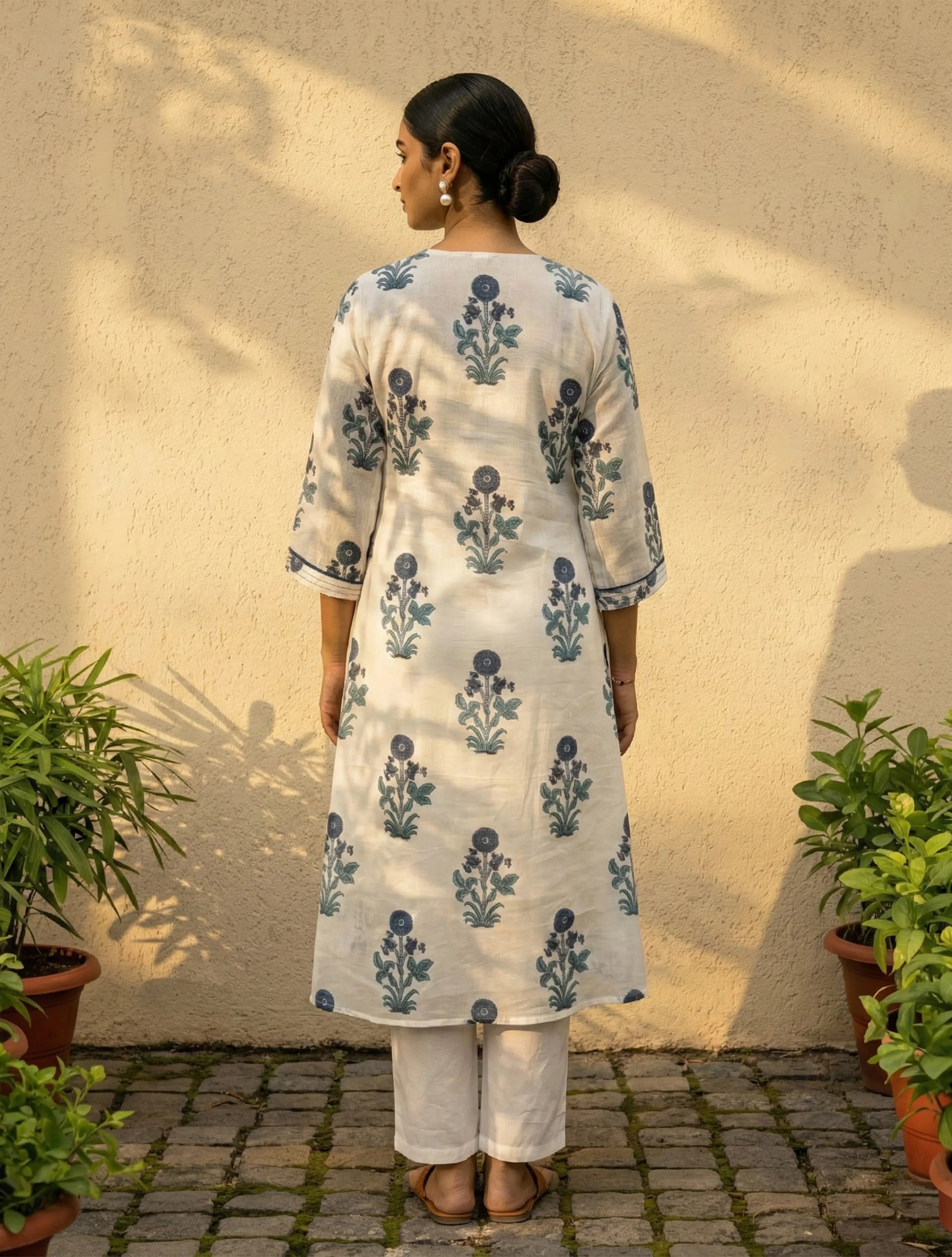 trueBrowns White Blue Print V-Neck Kurta Pant Dupatta Set