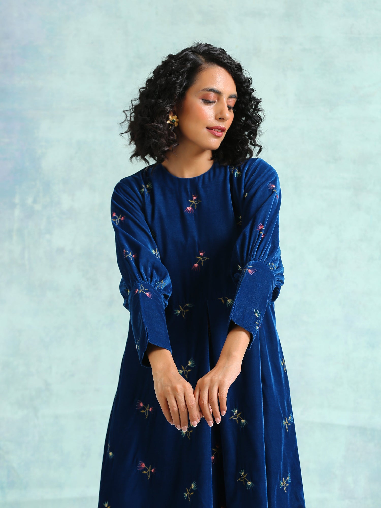 Blue Embroidered Velvet Puff Sleeve Kurta