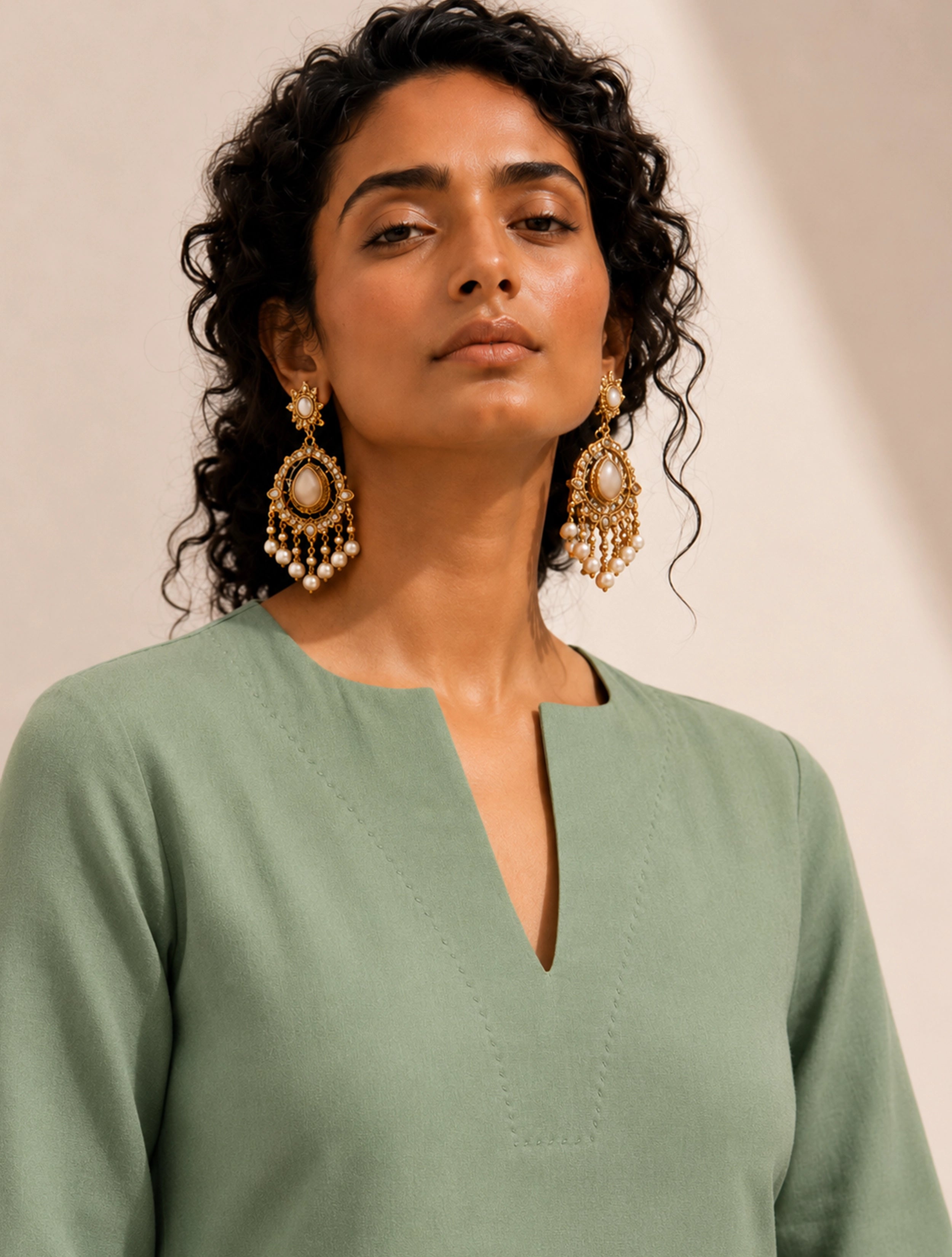 trueBrowns Green Solid Viscose High-Slit Kurta Set