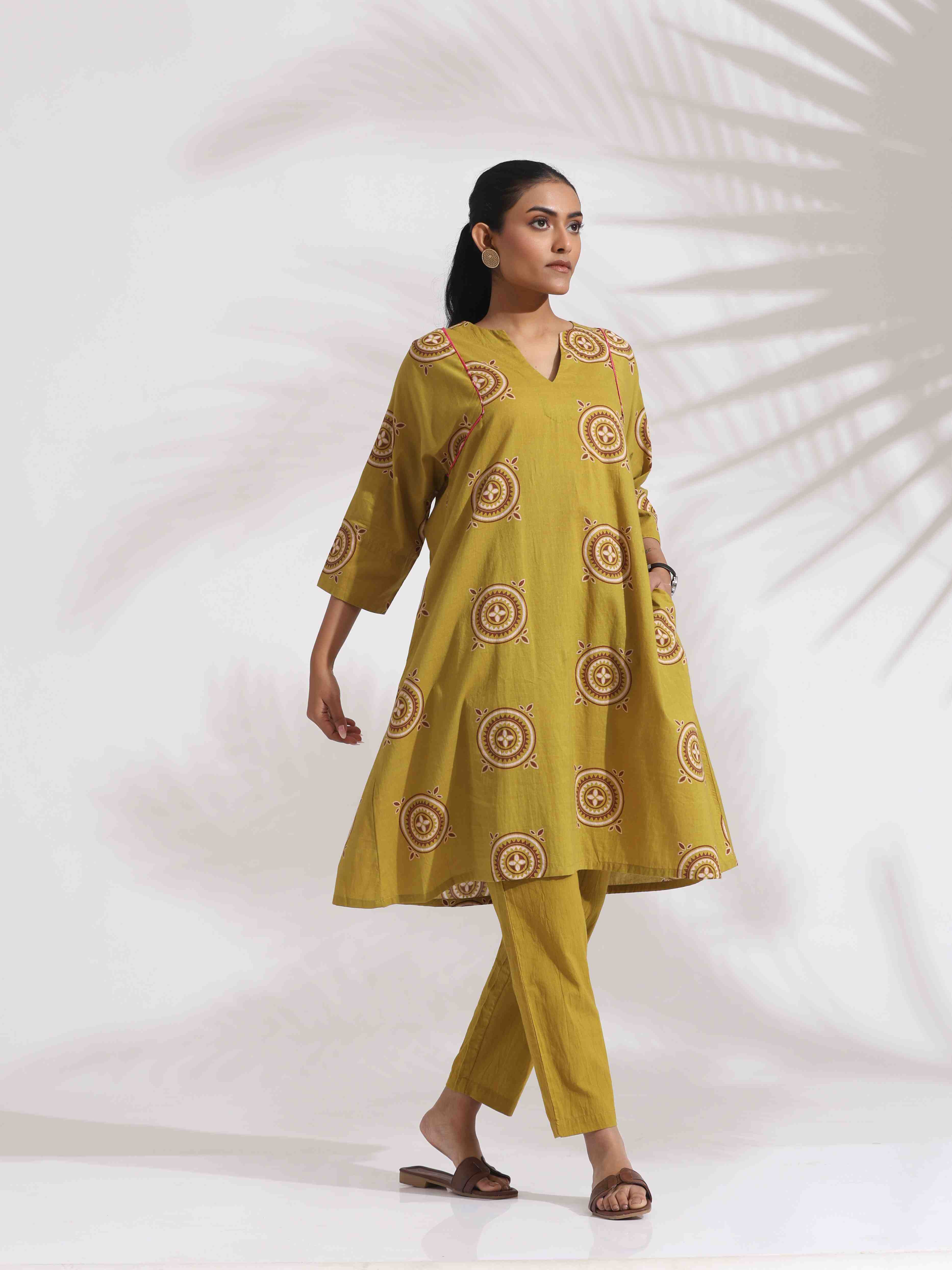 trueBrowns Green Cotton Print Kimono Sleeves Kurta Co-ord Set