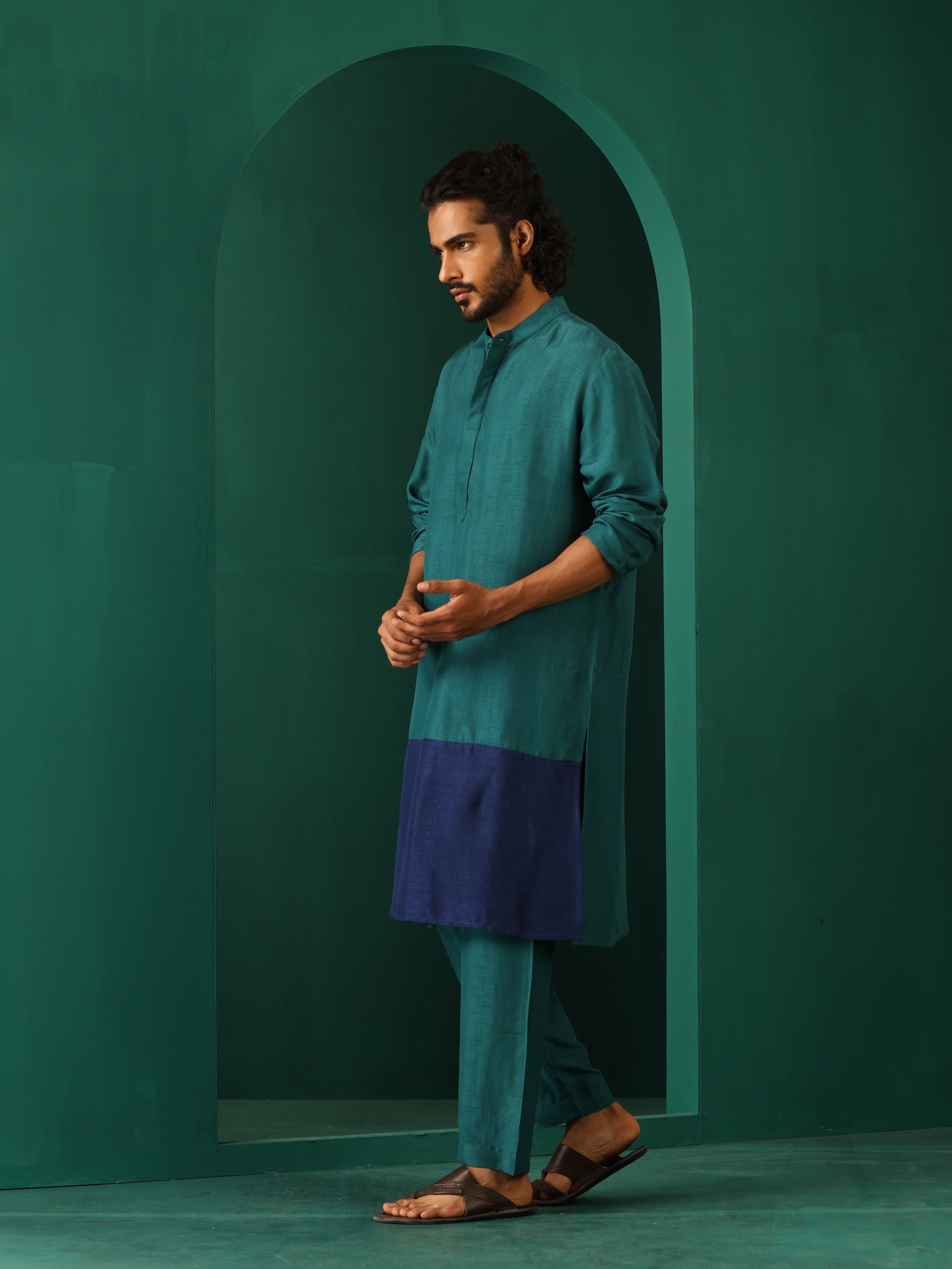 trueBrowns Men Blue Color Block Silk Long Kurta