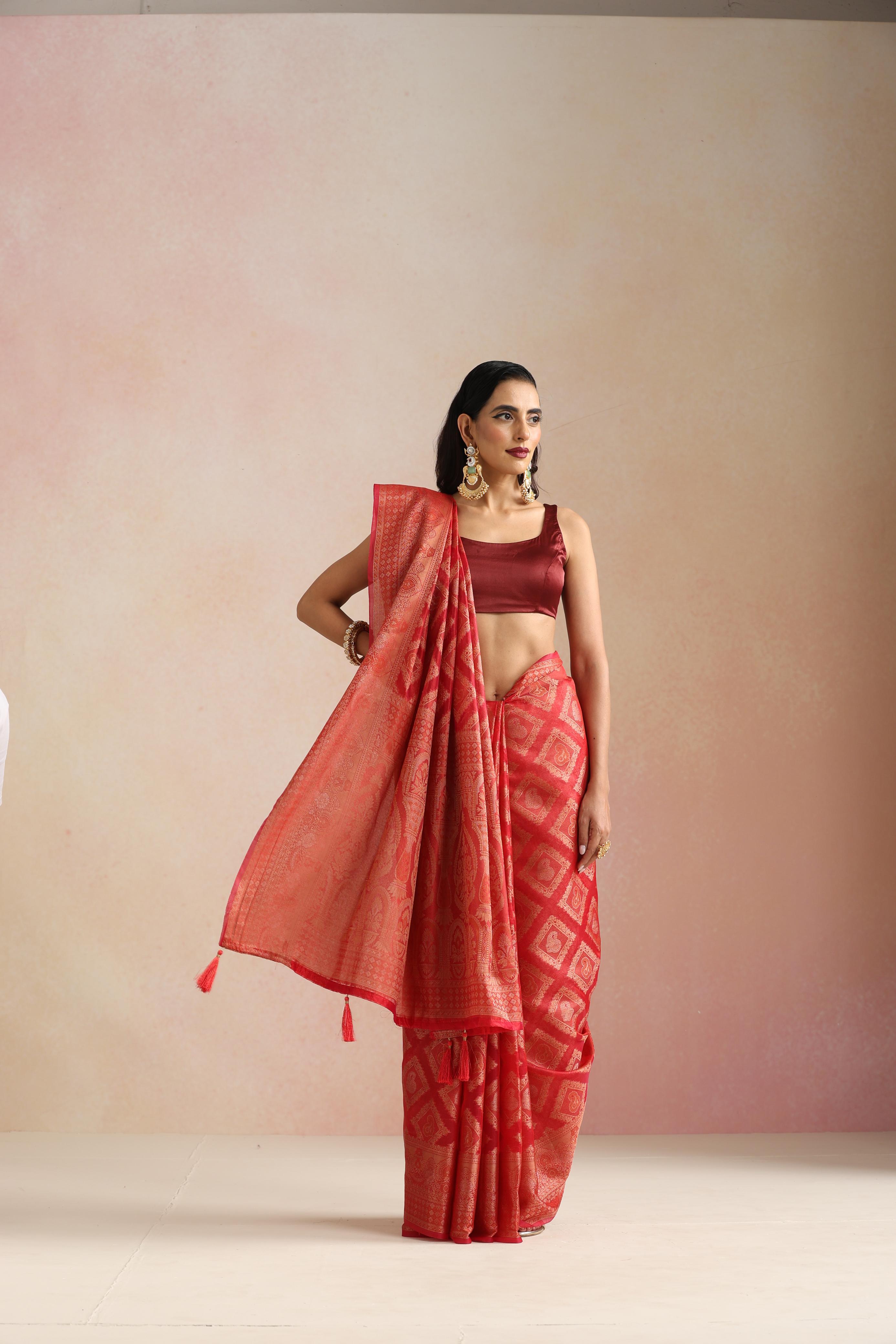 trueBrowns Red Gold Weave Banarasi Saree With Unstitched Blouse