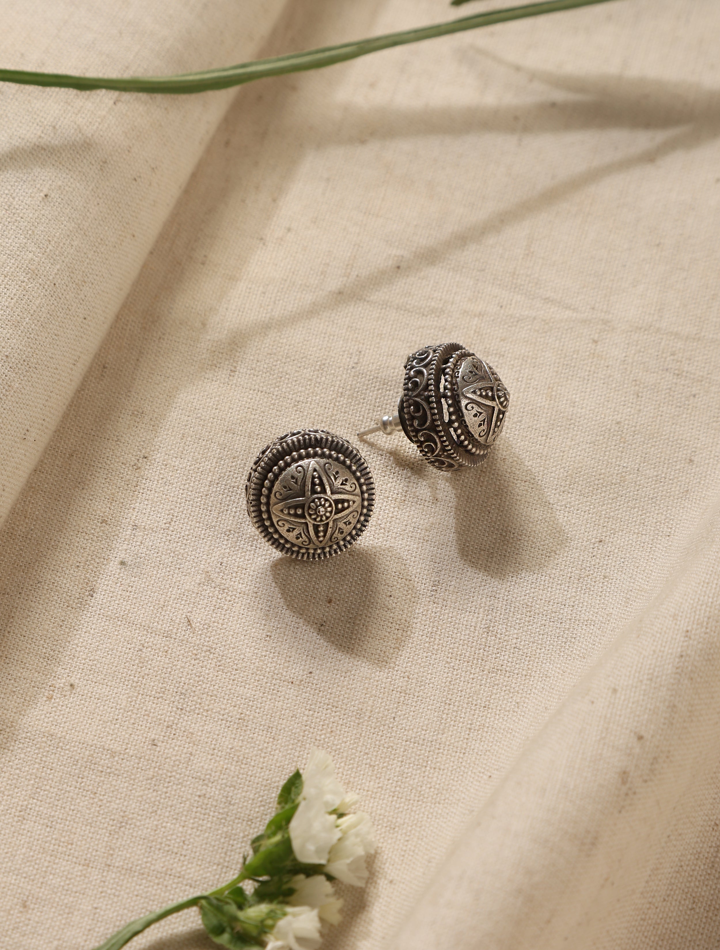 trueBrowns Silver Floral Stud Earrings