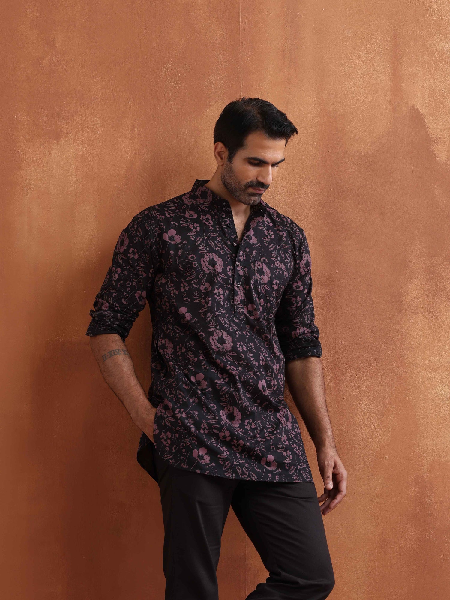 trueBrowns Men's Black Floral Printed Short Kurta