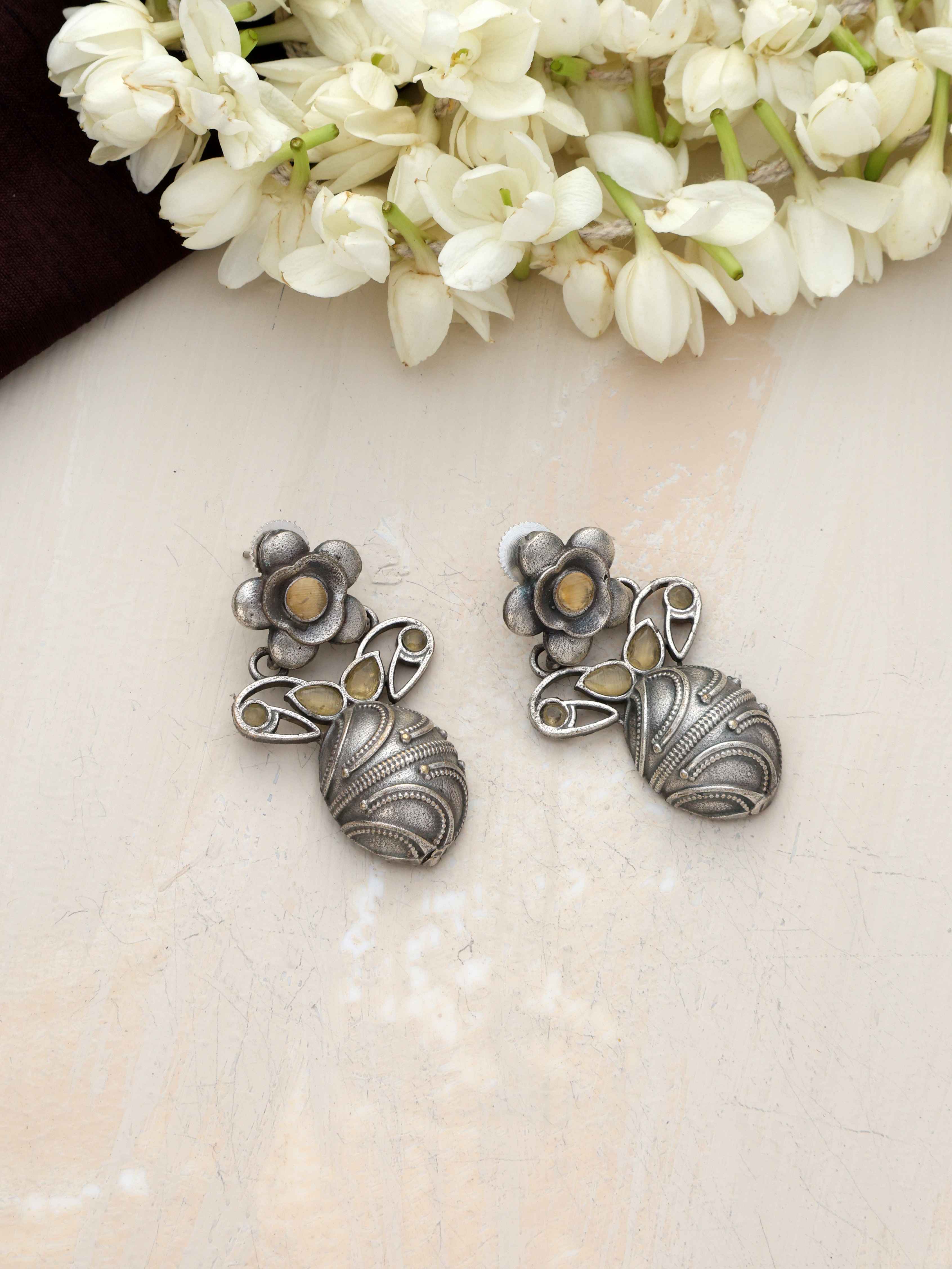 trueBrowns Silver Tone Oval Drop Earrings
