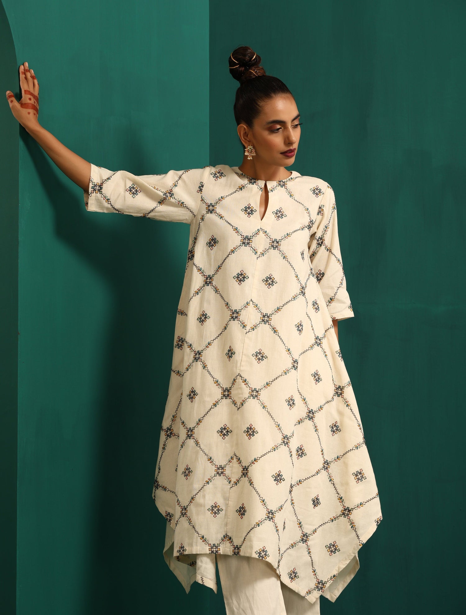 trueBrowns Ivory Embroidered Kurta Pant Set