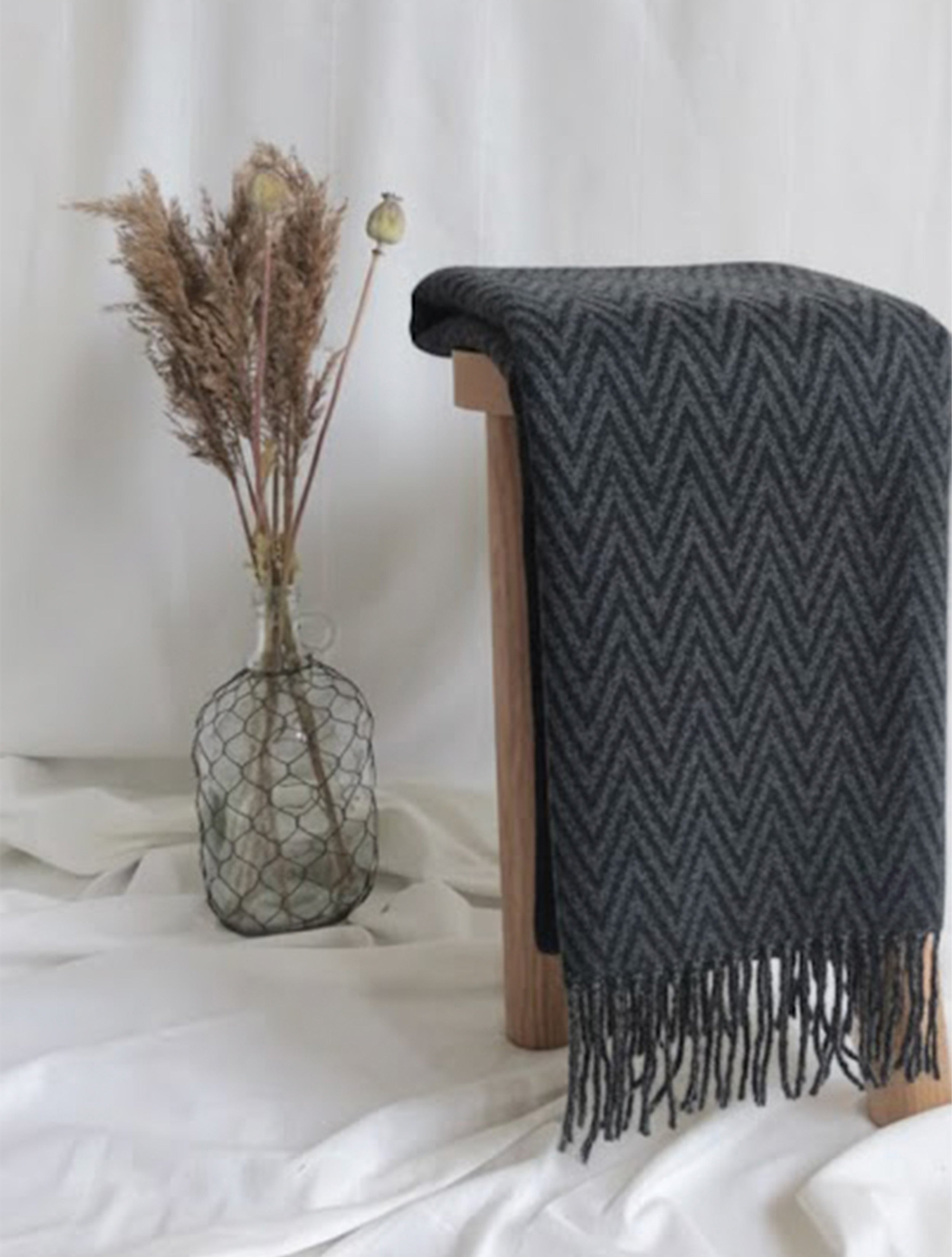 trueBrowns Grey Geometry Woollen Stole