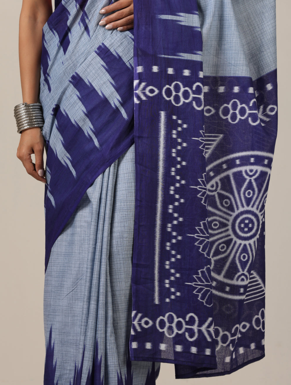 trueBrowns Grey Ikat Print Saree With unstitched Blouse