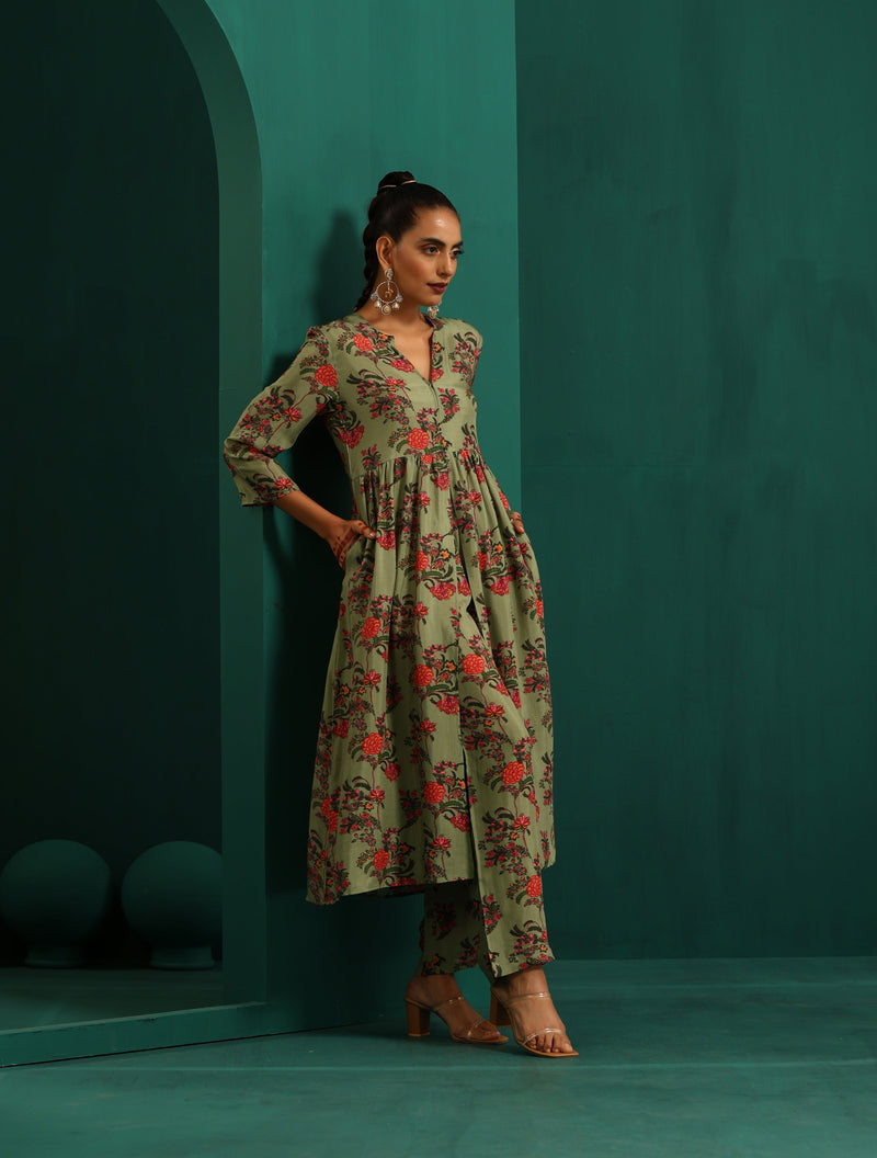 trueBrowns Green Floral Muslin Silk Printed Kurta Pant Set