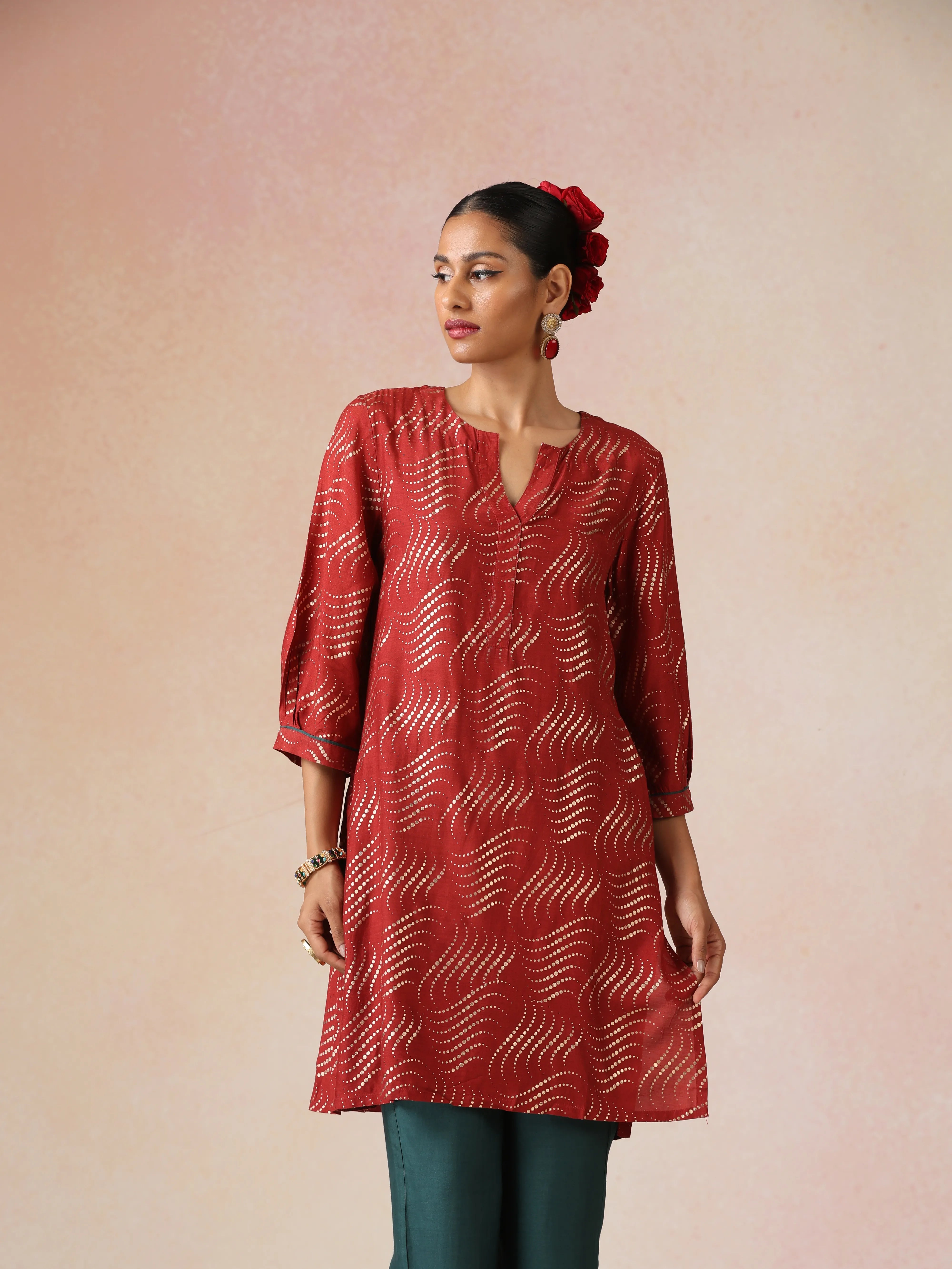 trueBrowns Red Rose-Gold Foil Print Muslin Silk Kurta Co-ord Set