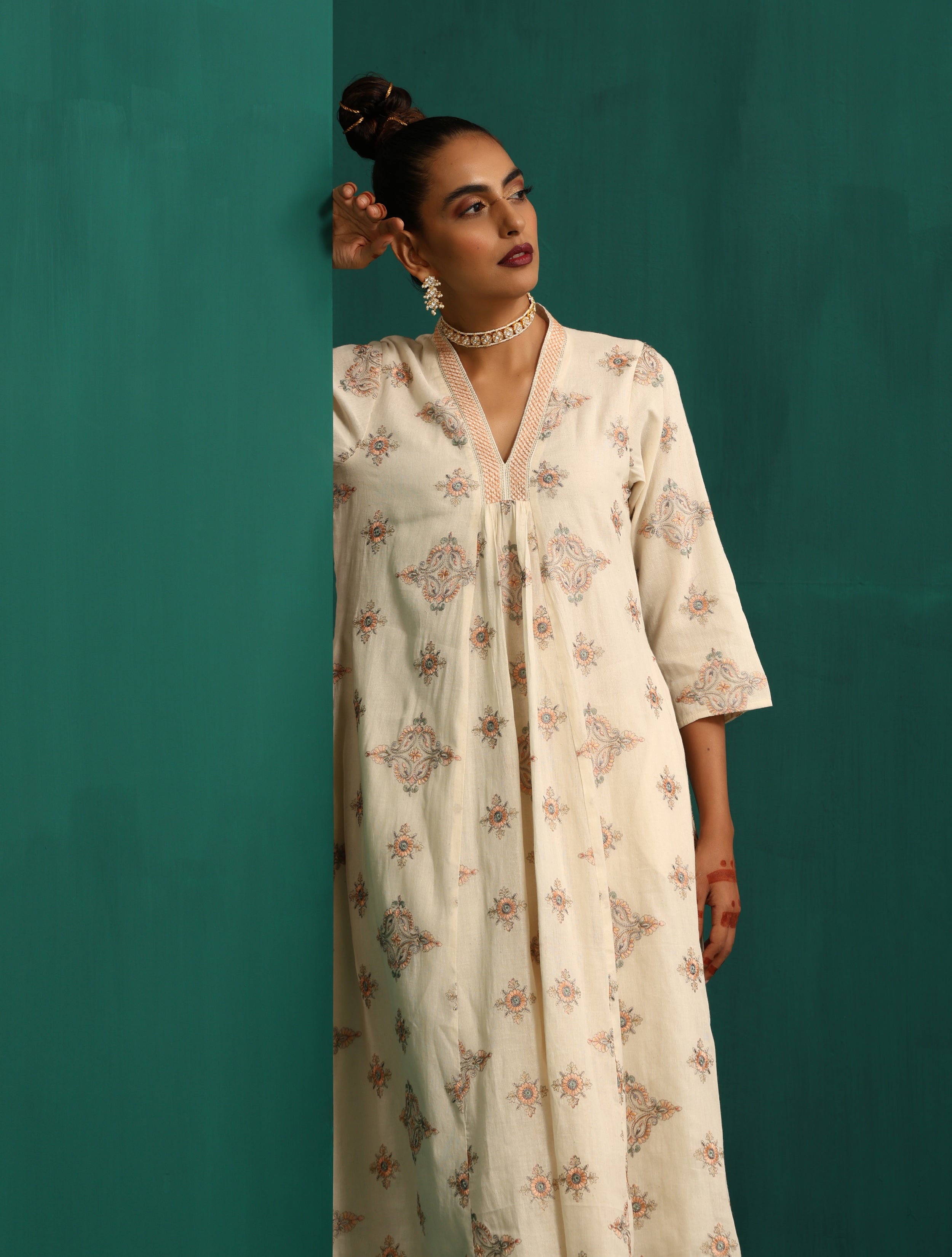 trueBrowns Ivory Peach Embroidered Kurta Pant Set