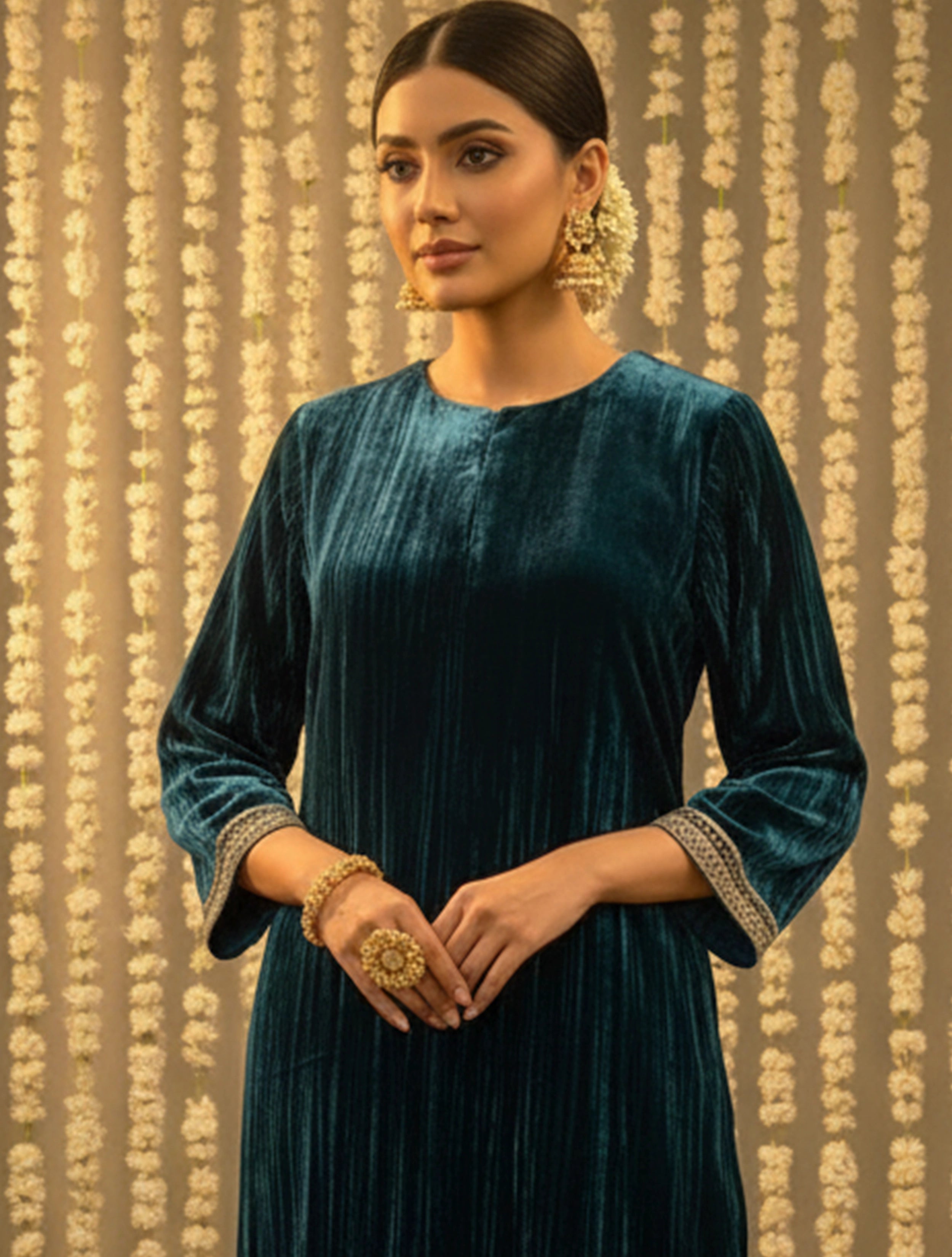 trueBrowns Blue Crinkled Velvet Embroidered Kurta Pants Dupatta Set