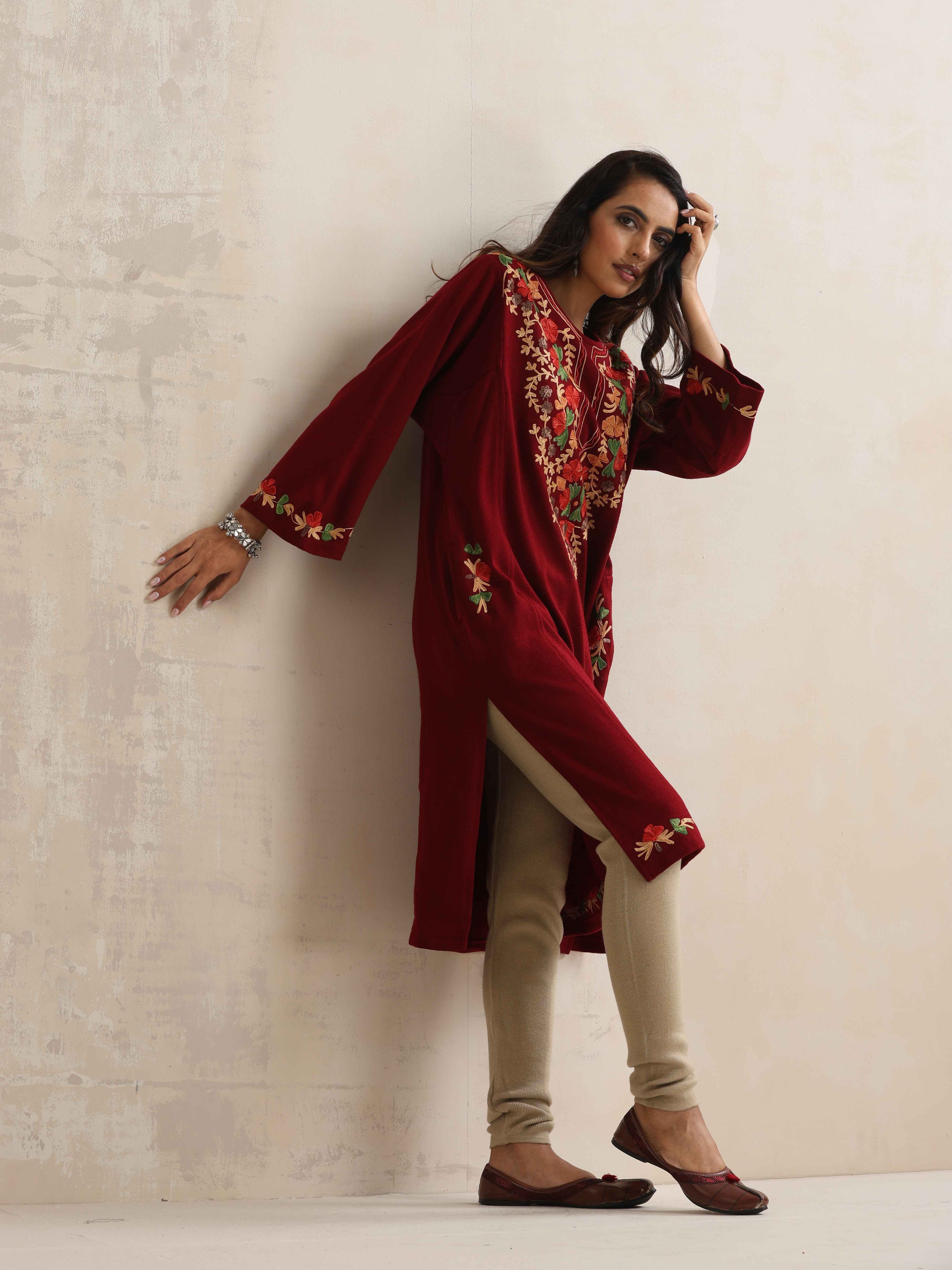 trueBrowns Maroon Kashmiri Embroidered Woollen Phiran Kurta