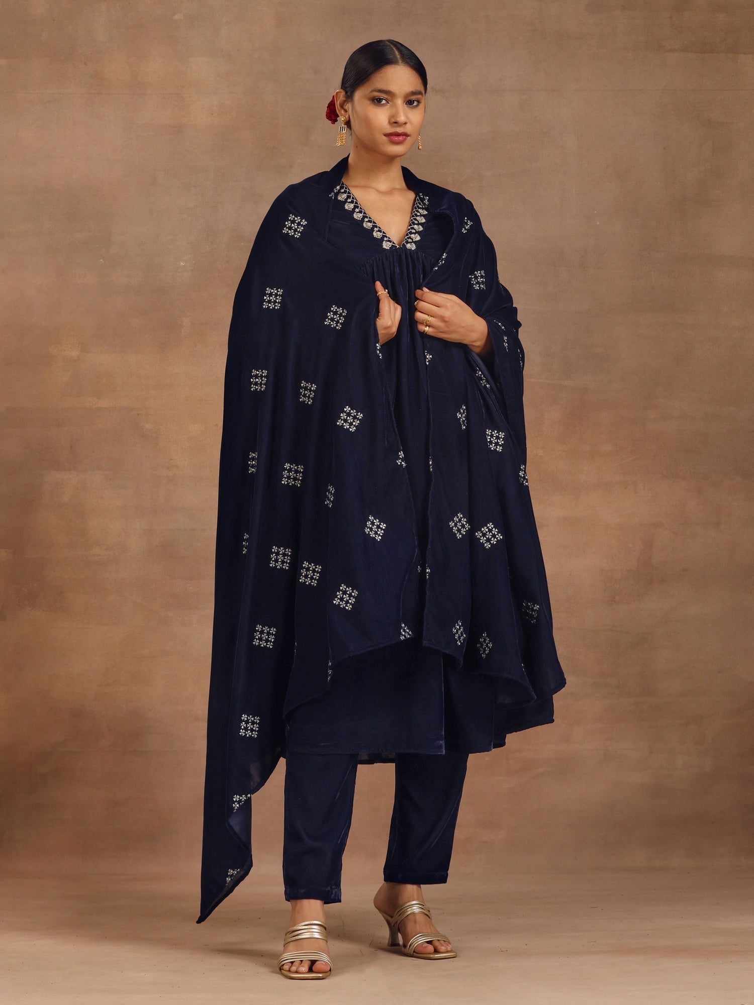 trueBrowns Midnight Blue Velvet Embroidered Shawl
