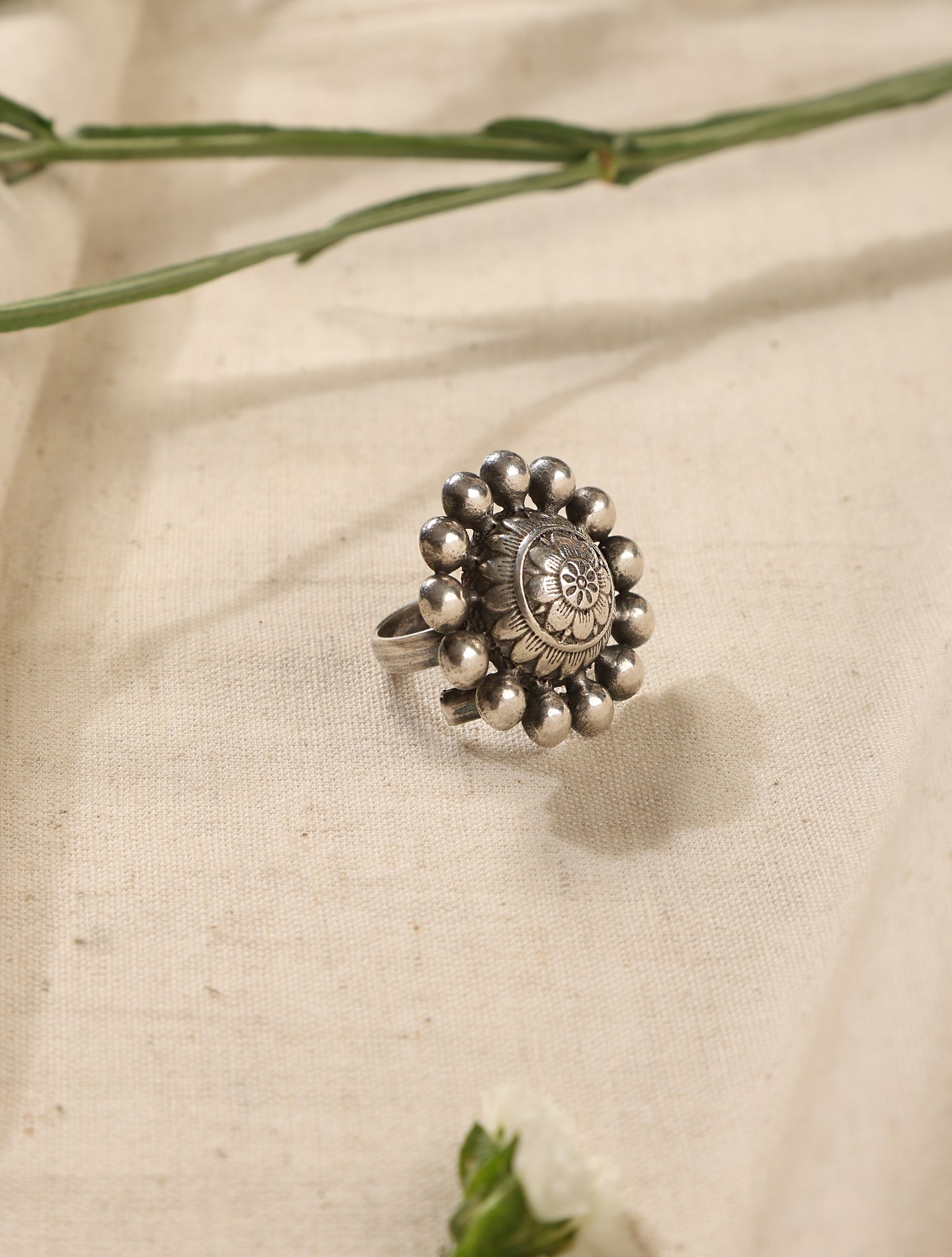 trueBrowns Silver Mandala Floral Ring