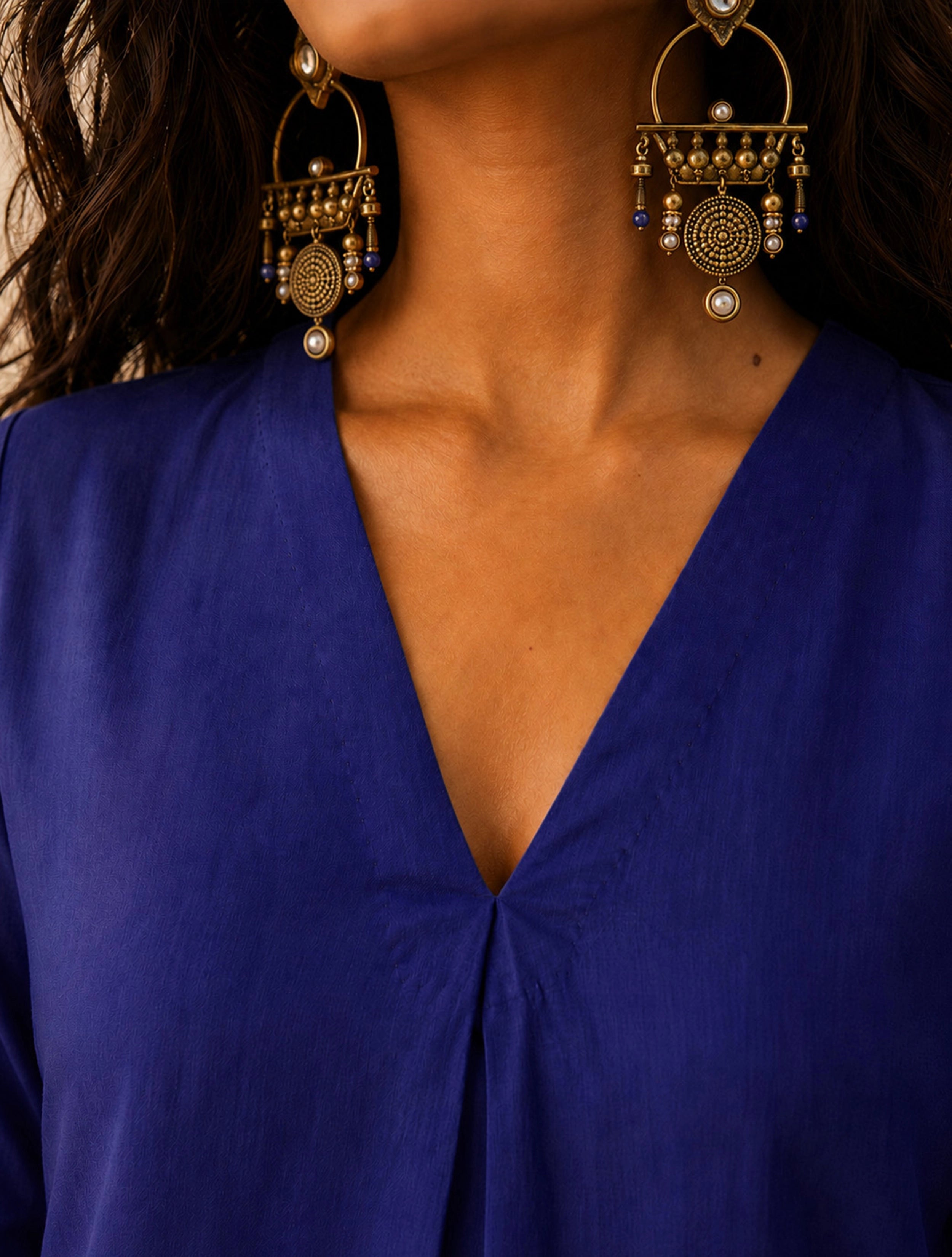 trueBrowns Blue Solid Viscose High-Slit Kurta Set