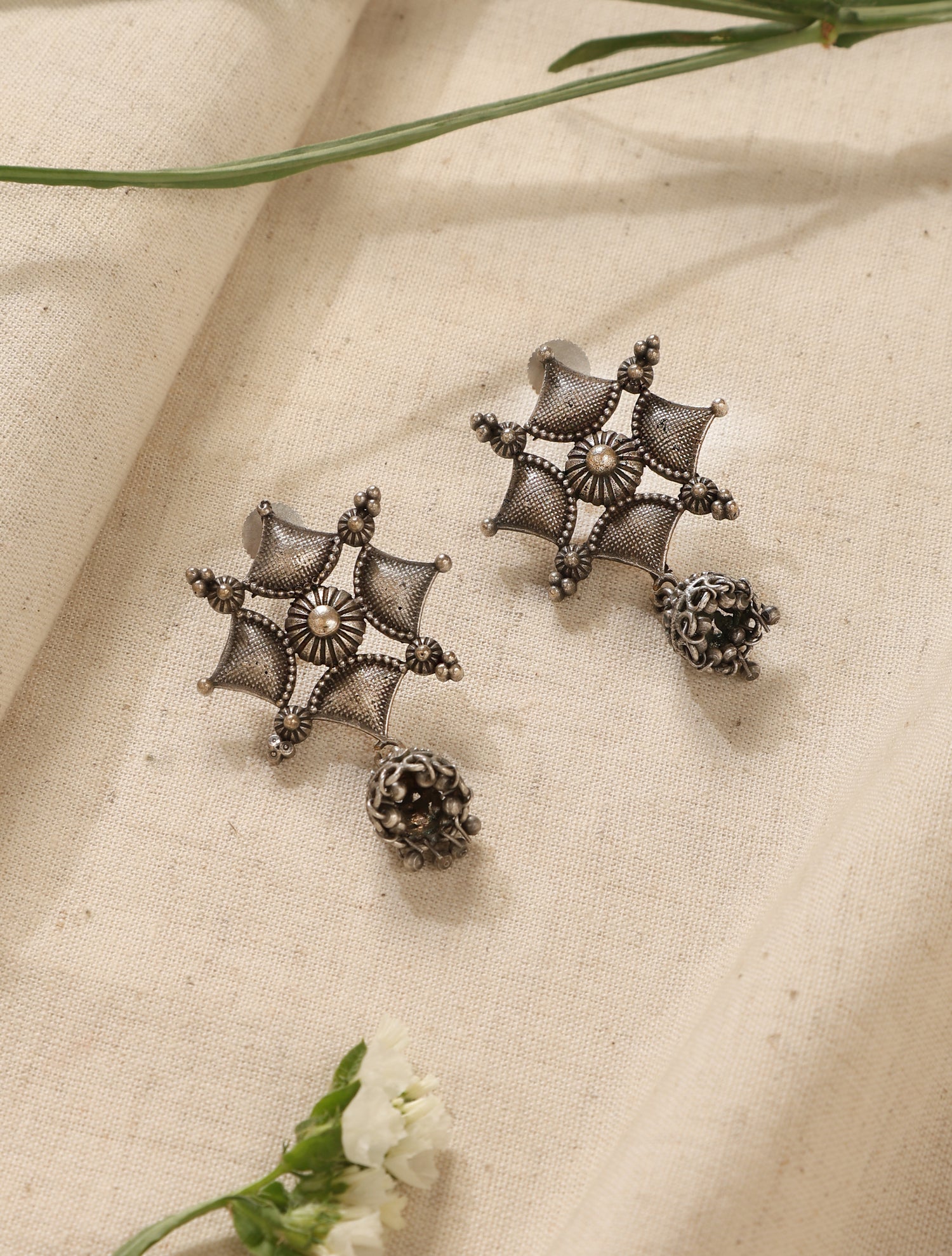 trueBrowns Silver Star Earrings