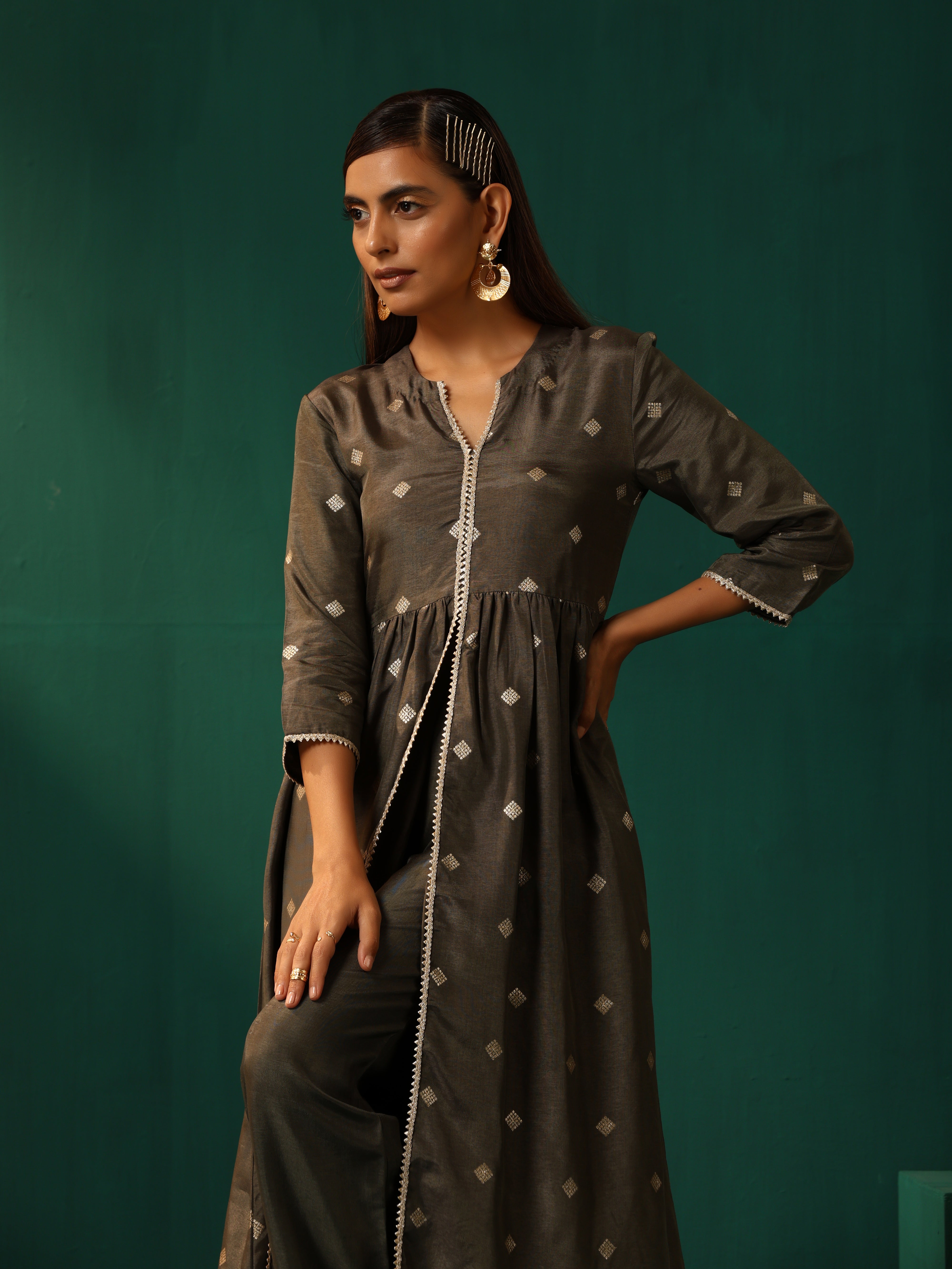 trueBrowns Grey Diamond Viscose Silk Slit Kurta Pant Set