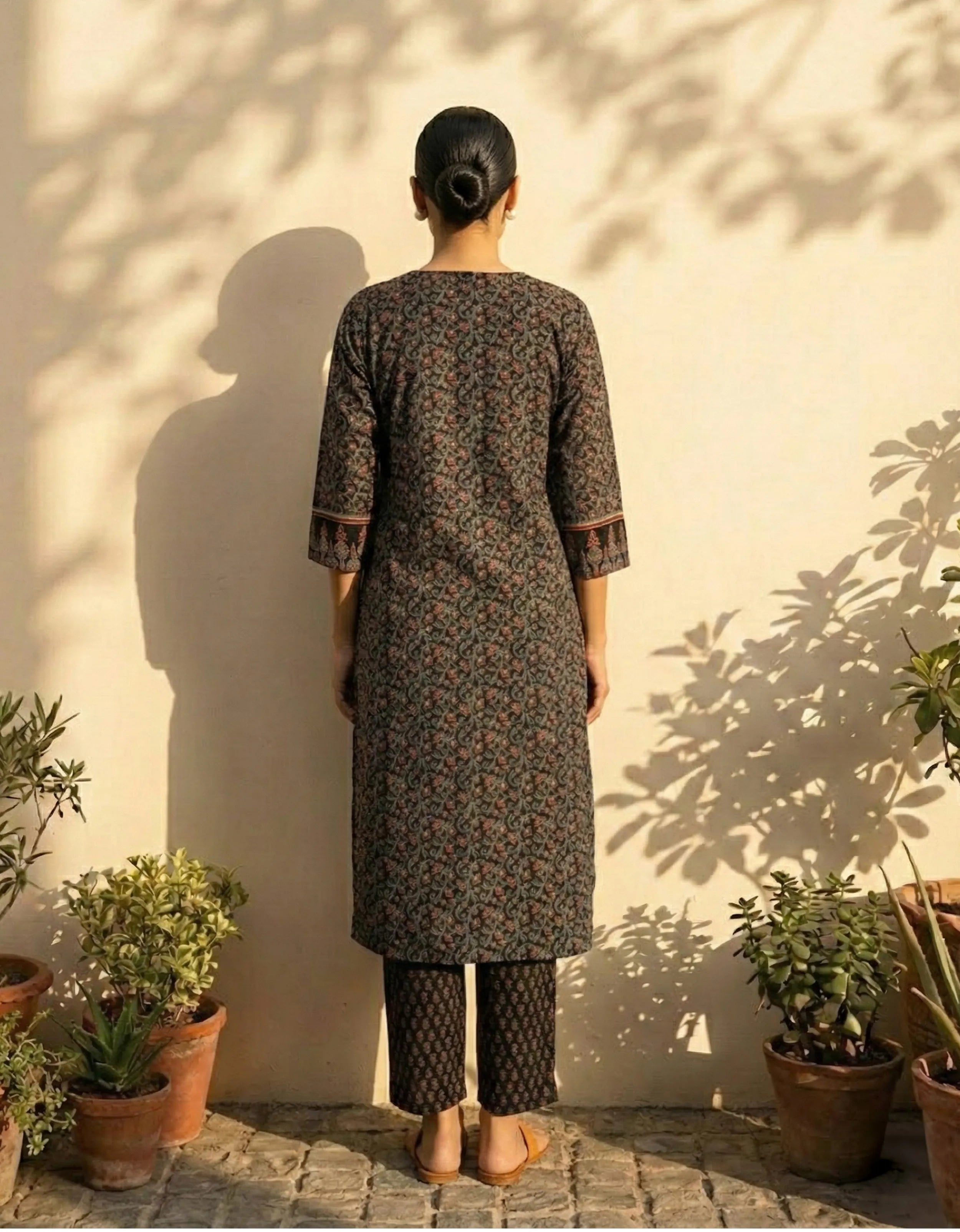 trueBrowns Black Floral Print Straight Kurta Pant Dupatta Set