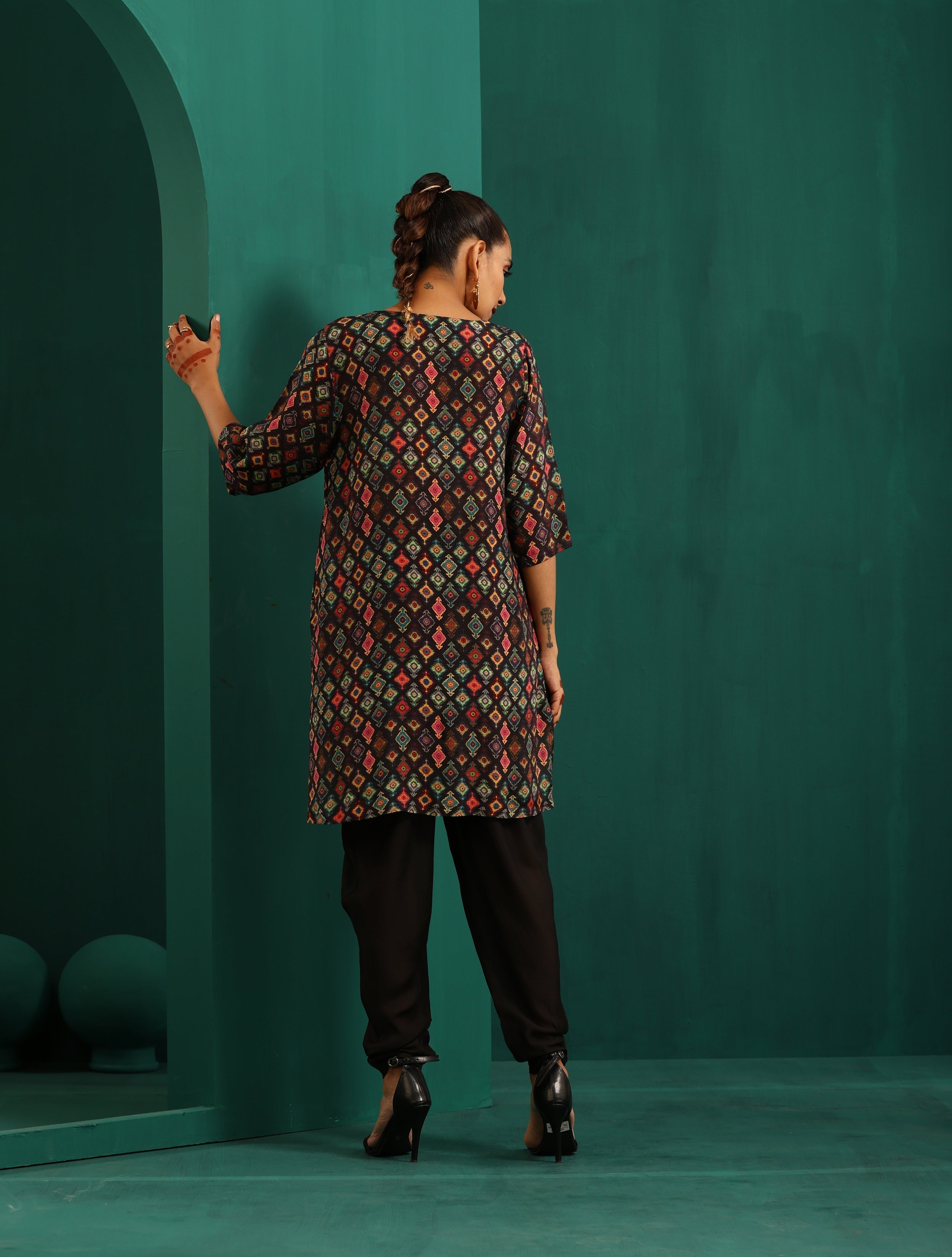 trueBrowns Black Ikat Muslin Silk Printed Co-ord Set