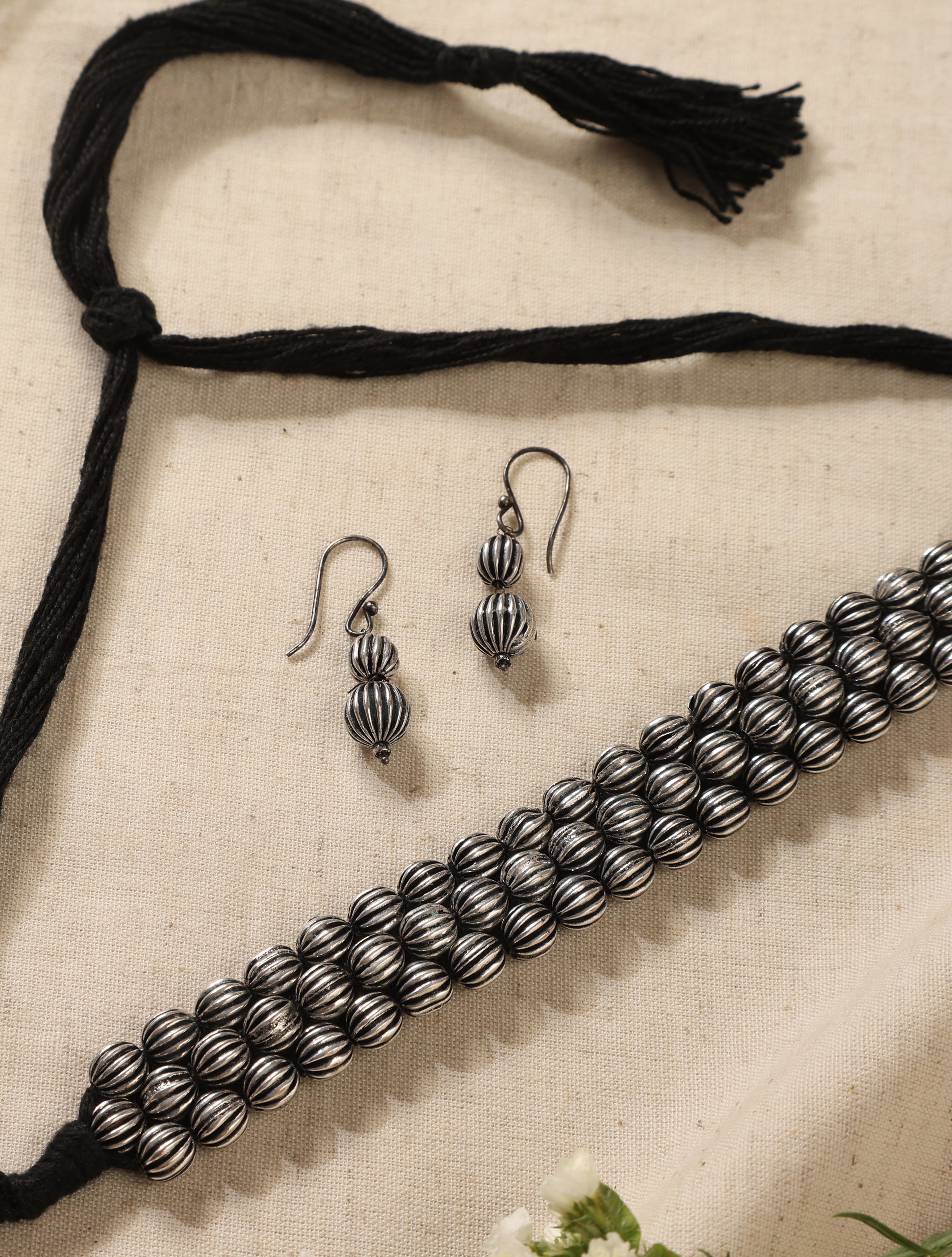 trueBrowns Silver Textured Bead Choker Set