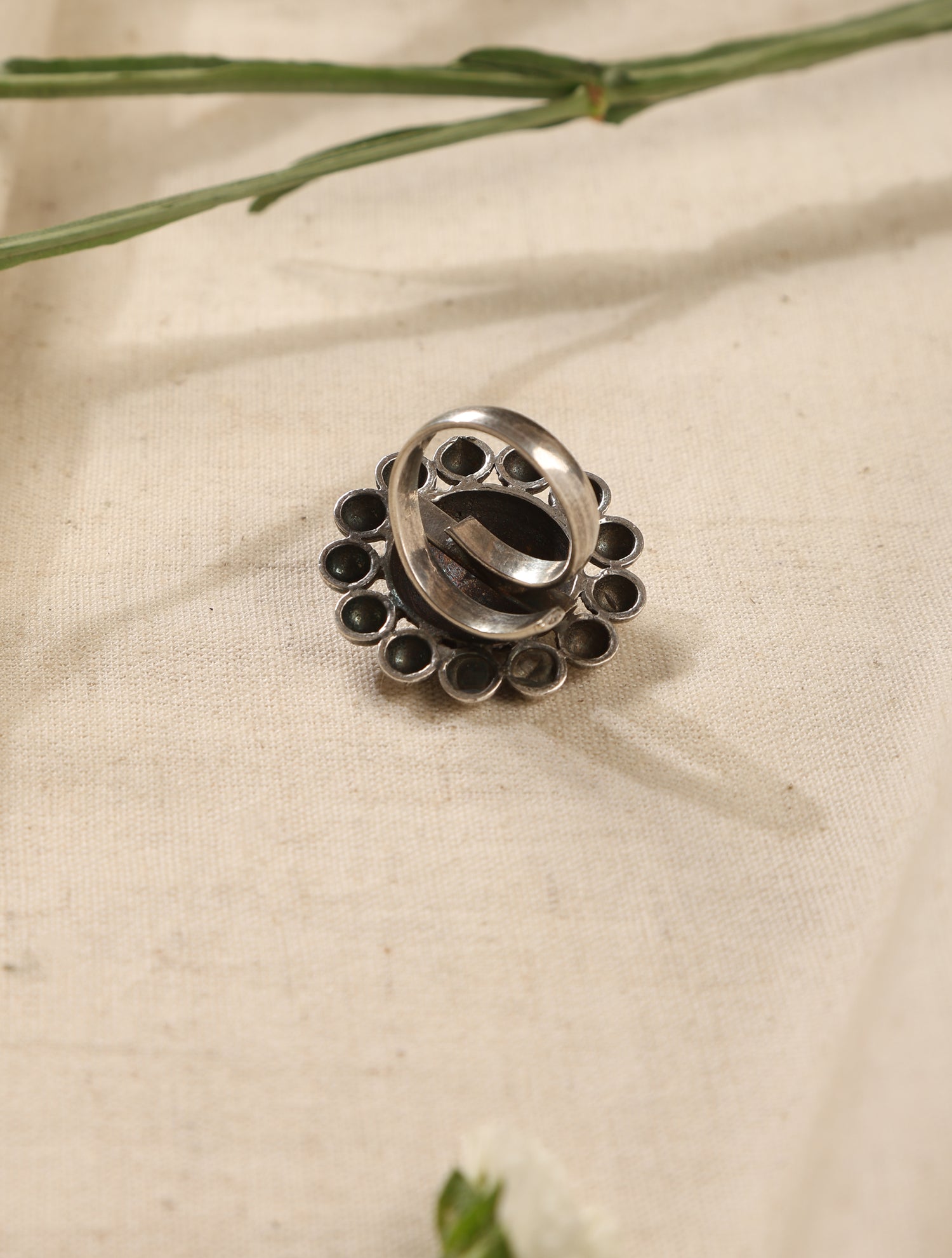 trueBrowns Silver Mandala Floral Ring