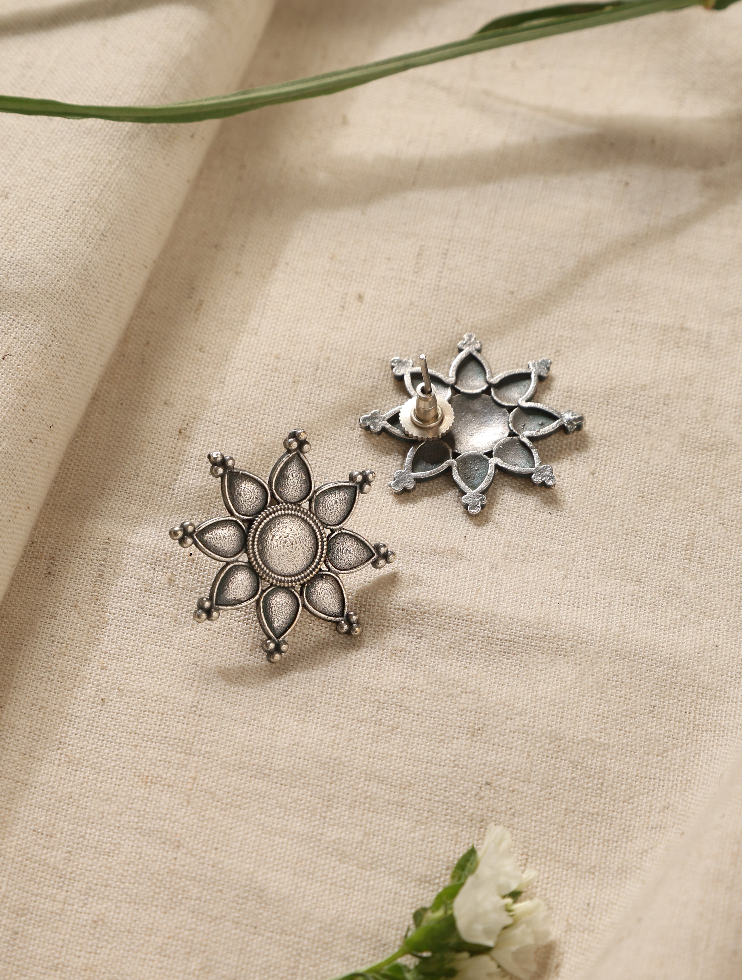 trueBrowns Silver Star Stud Earrings