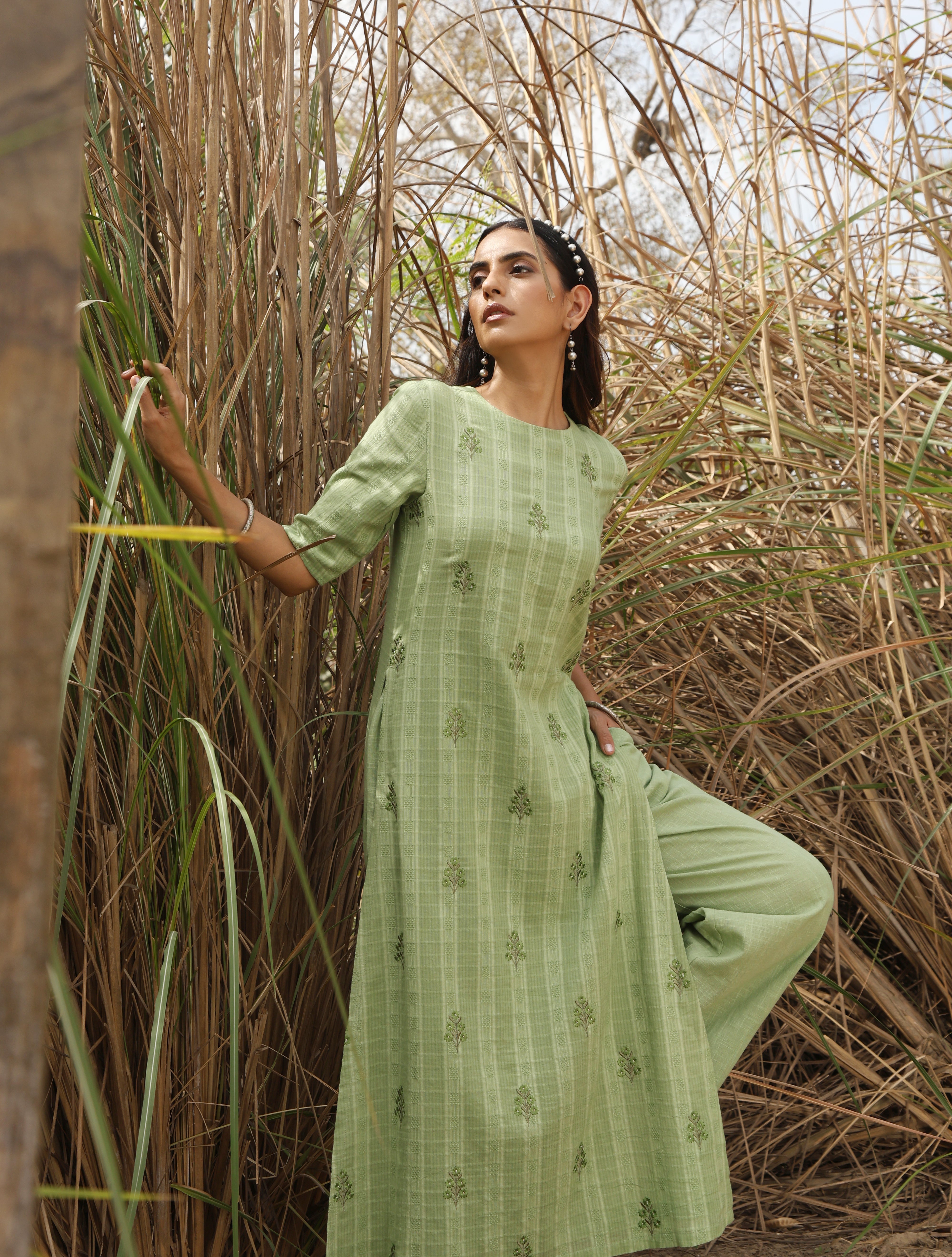 trueBrowns Green Cotton Dobby Embroidered Kurta Set