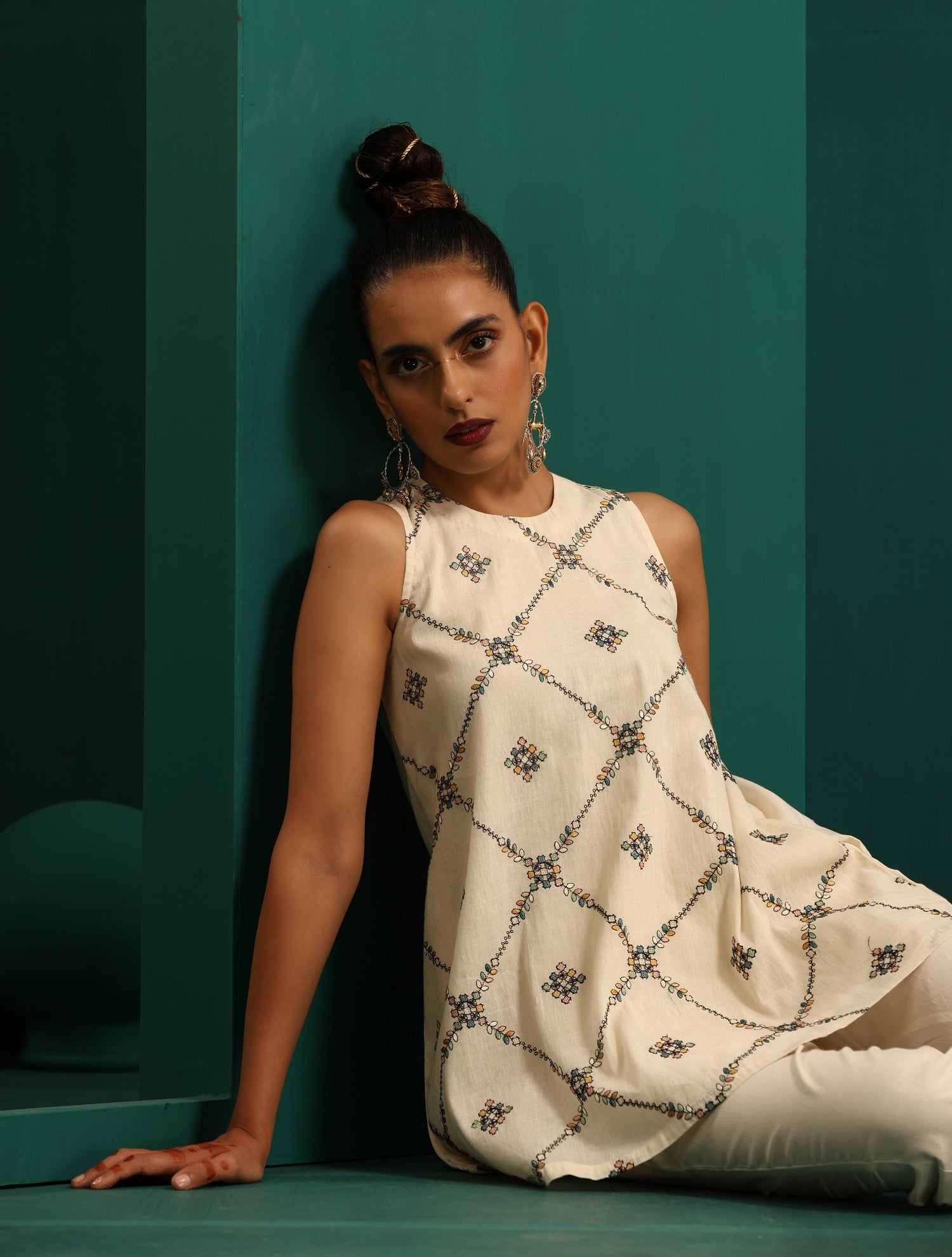 trueBrowns Ivory Embroidered Sleeveless Co-Ord Set