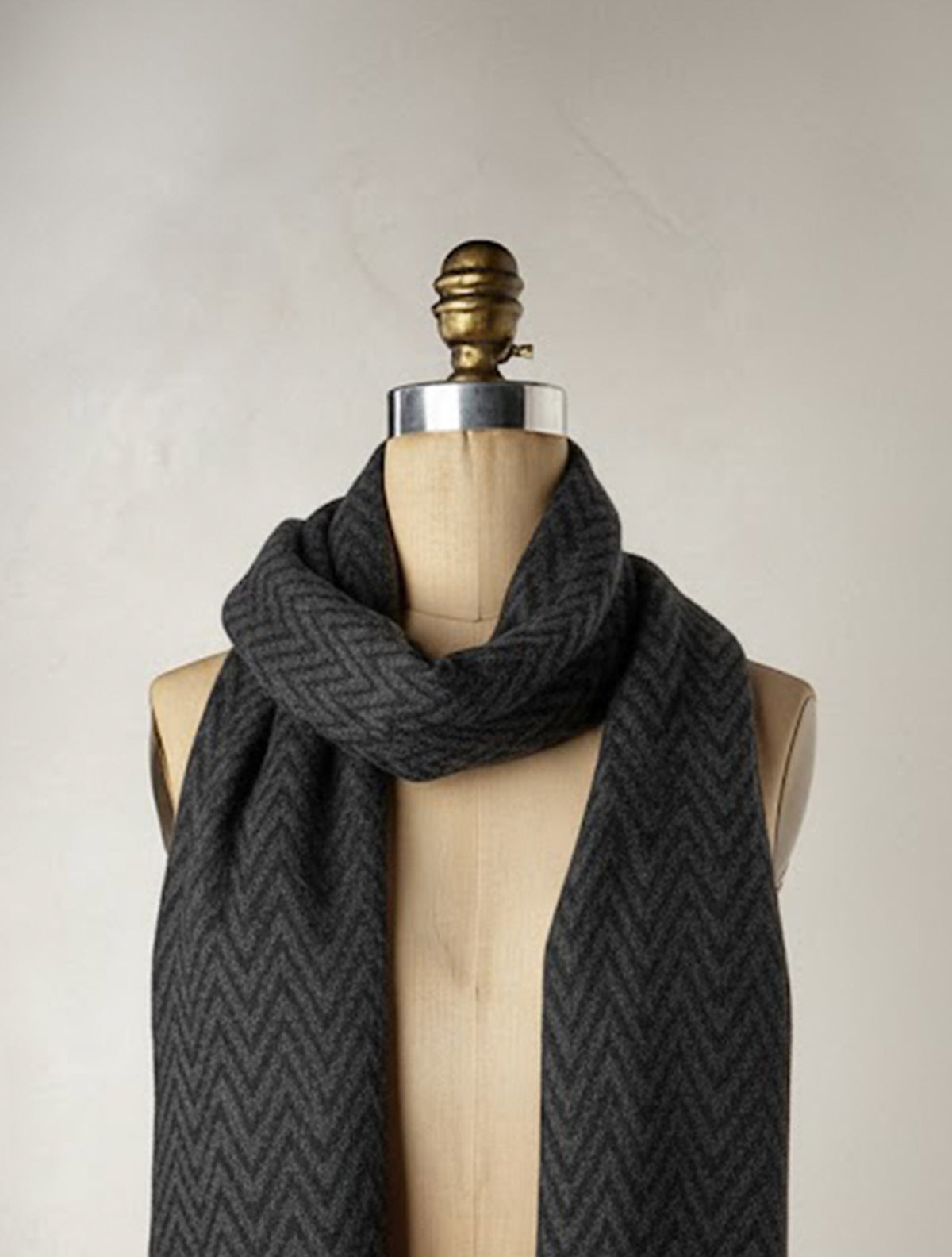 trueBrowns Grey Geometry Woollen Stole