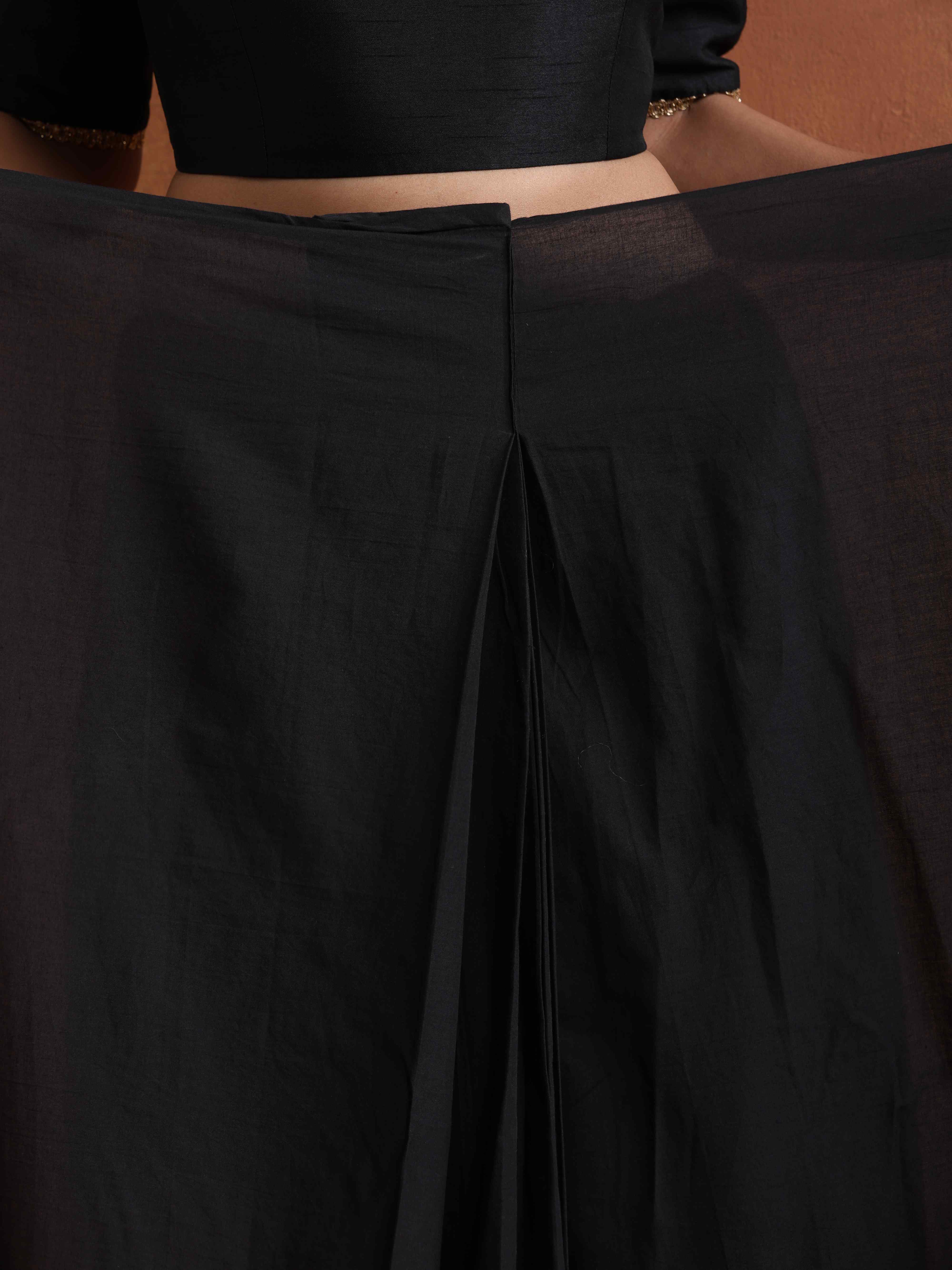 trueBrowns Black Metallic Saree