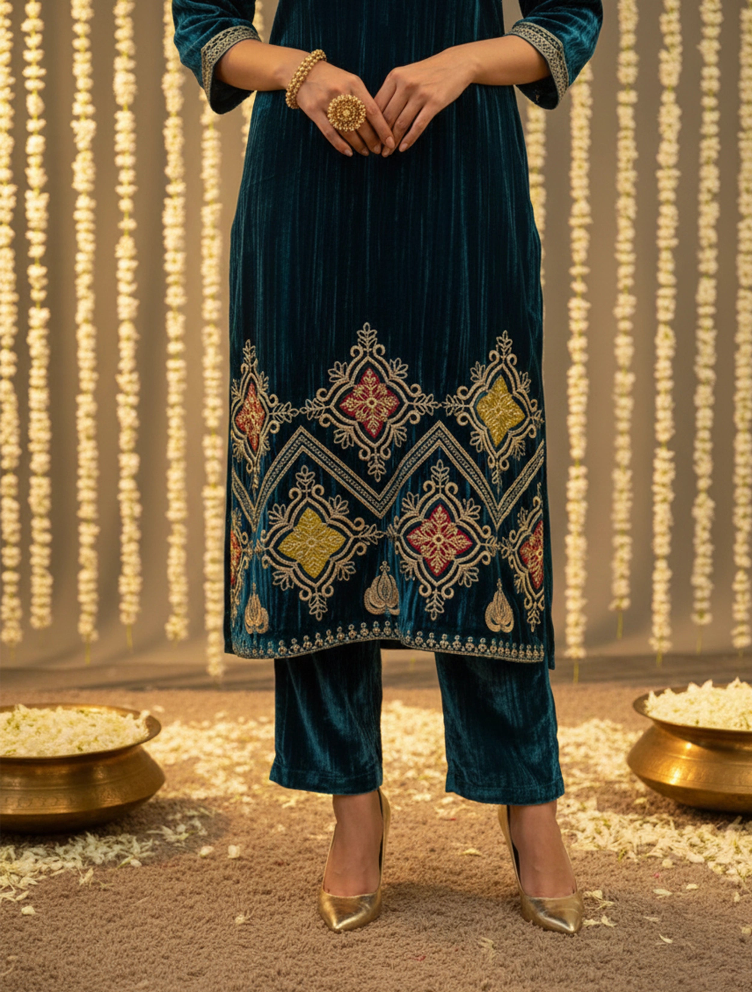 trueBrowns Blue Crinkled Velvet Embroidered Kurta Pants Dupatta Set