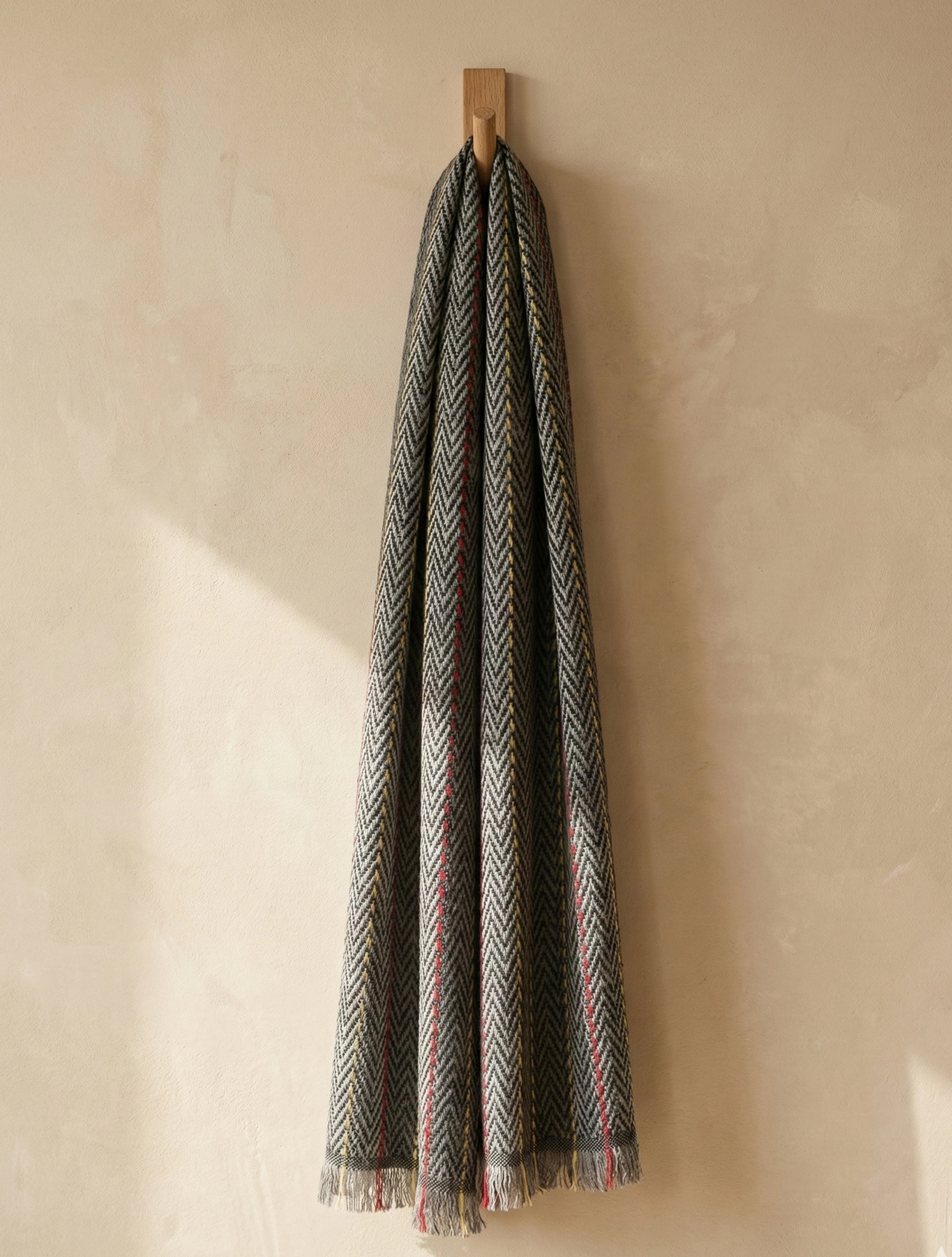 trueBrowns Black Grey Woollen Stole