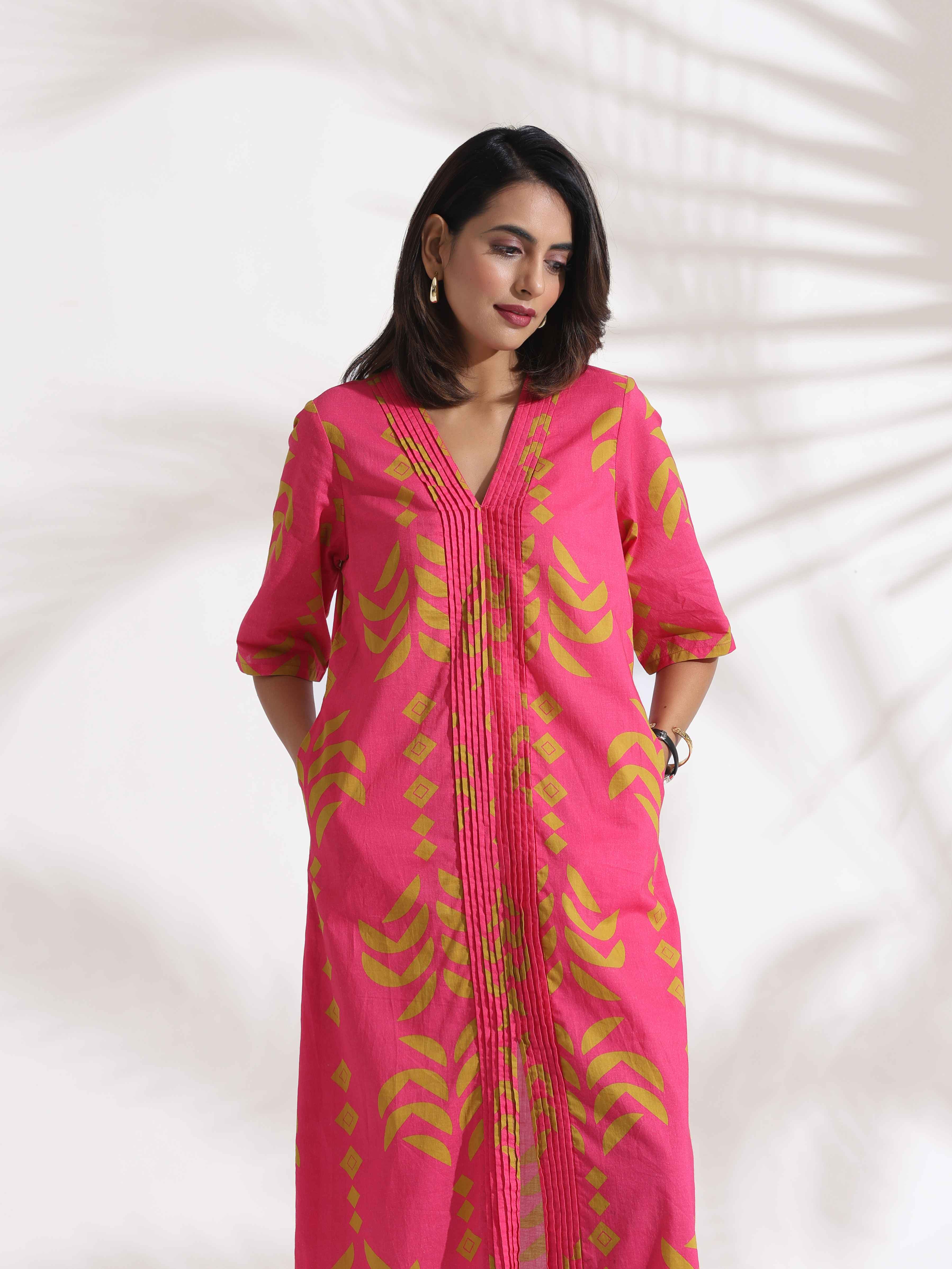 trueBrowns Pink Cotton Print pleated Dress