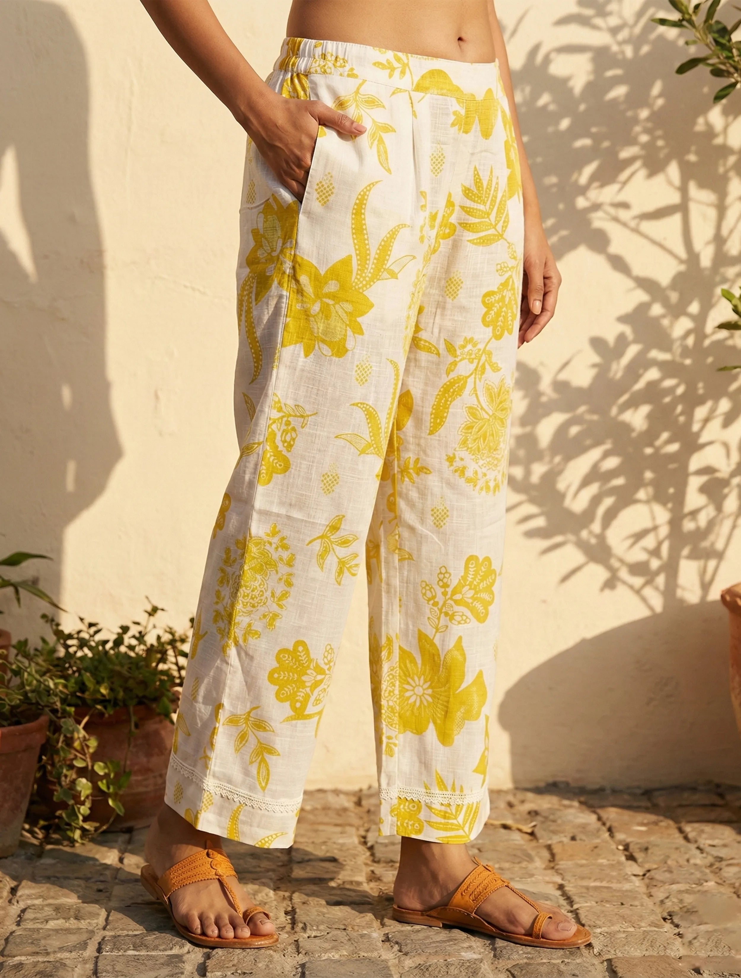 trueBrowns White Yellow Floral Print Kurta Pant Set