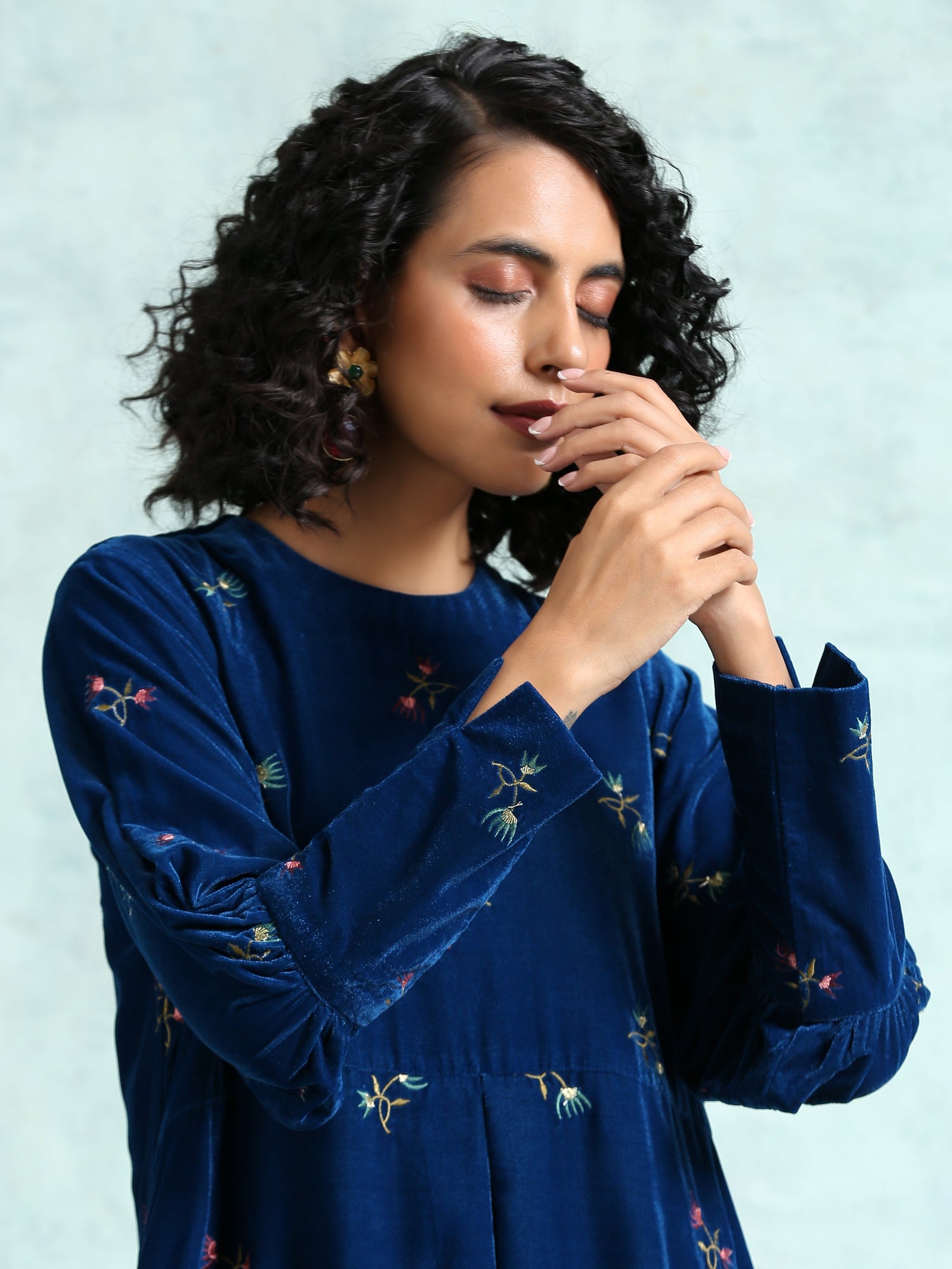 Blue Embroidered Velvet Puff Sleeve Kurta