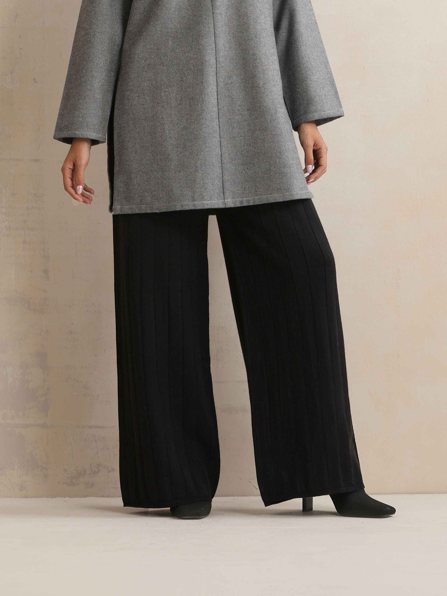 trueBrowns Grey Winter High Slit Top