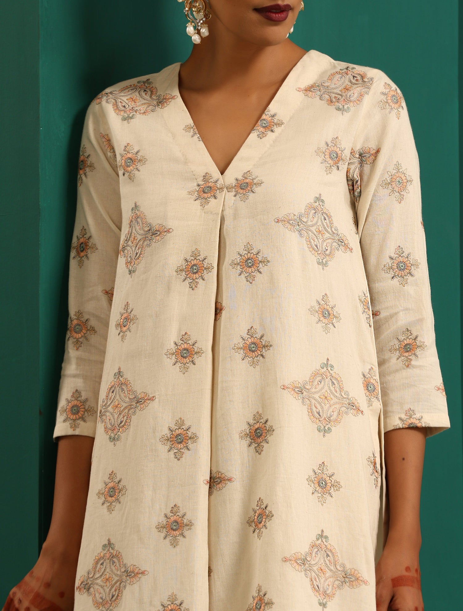 trueBrowns Ivory Peach Embroidered Slit Kurta Pant Set