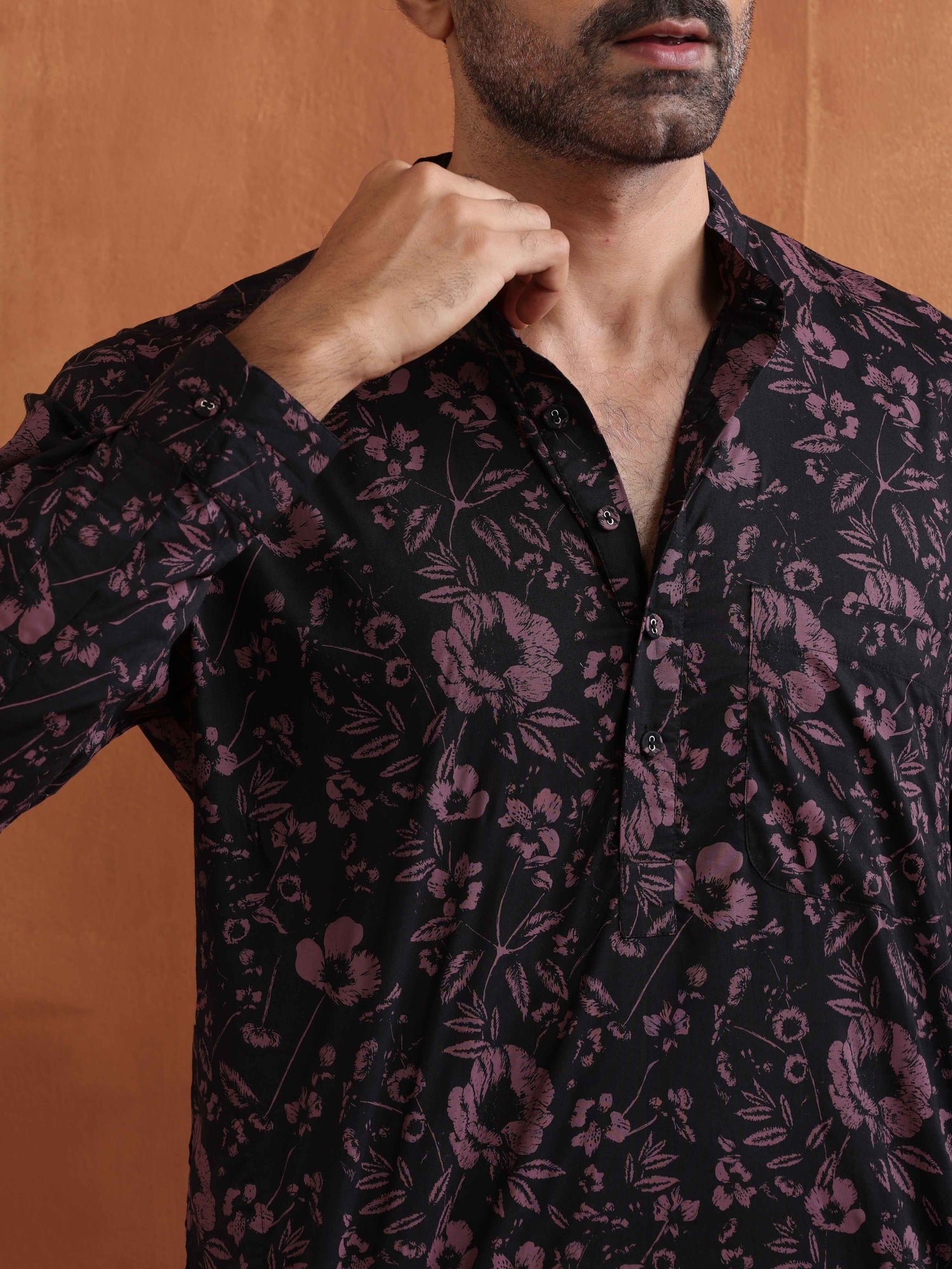 trueBrowns Men's Black Floral Printed Short Kurta