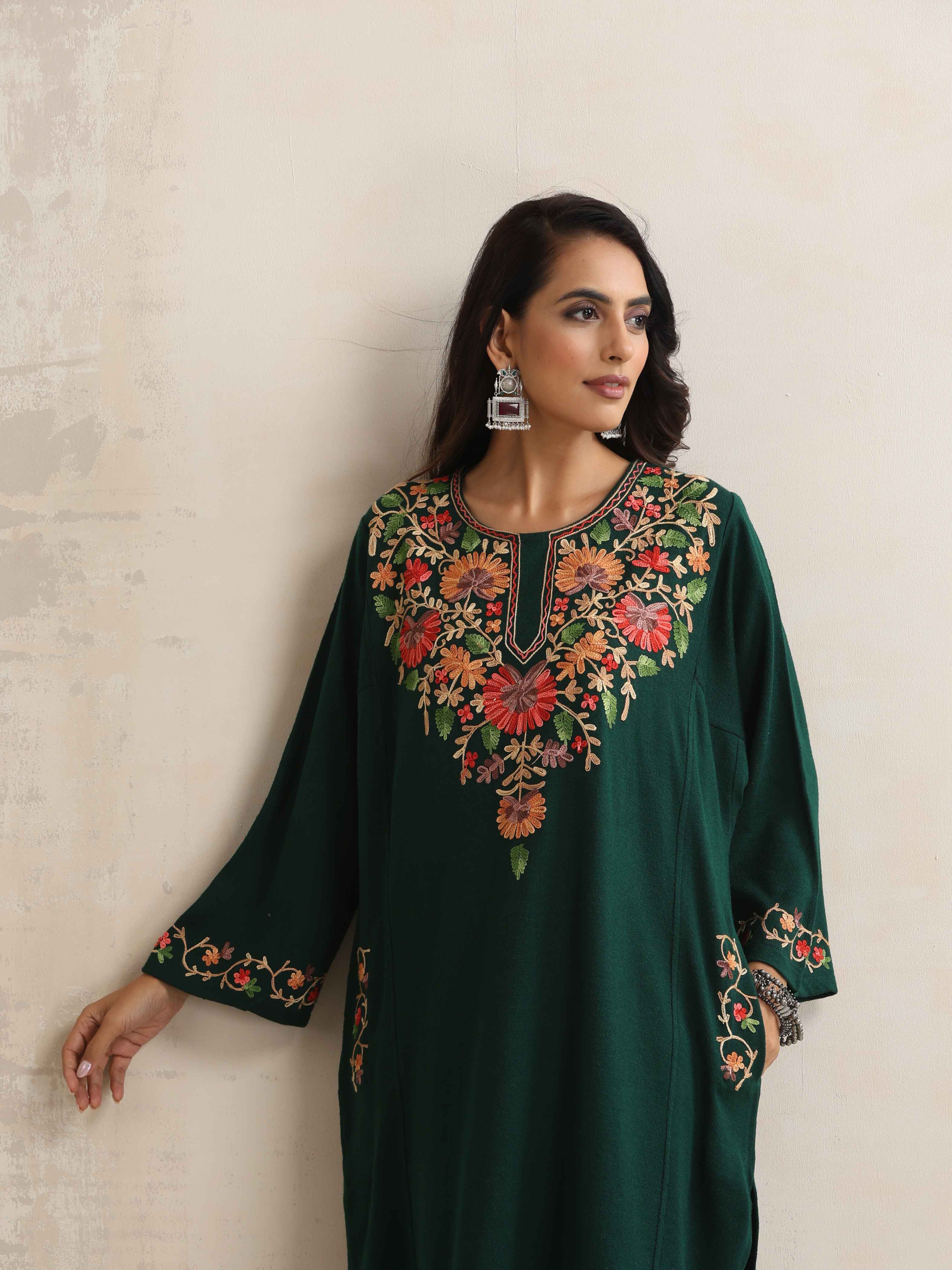 trueBrowns Green Kashmiri Embroidered Woollen Phiran Kurta