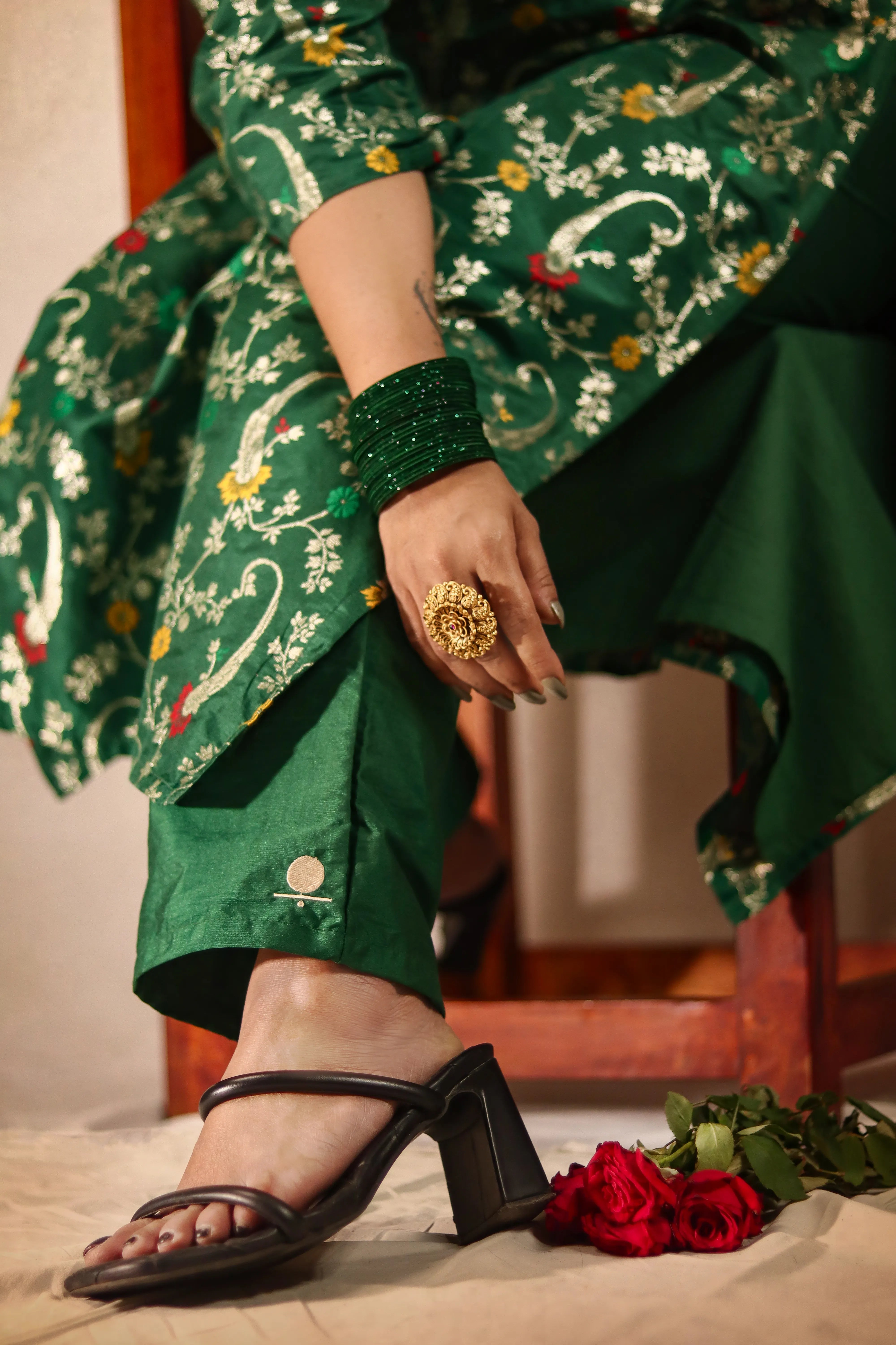 trueBrowns Green Brocade Straight High-Slit Kurta Set