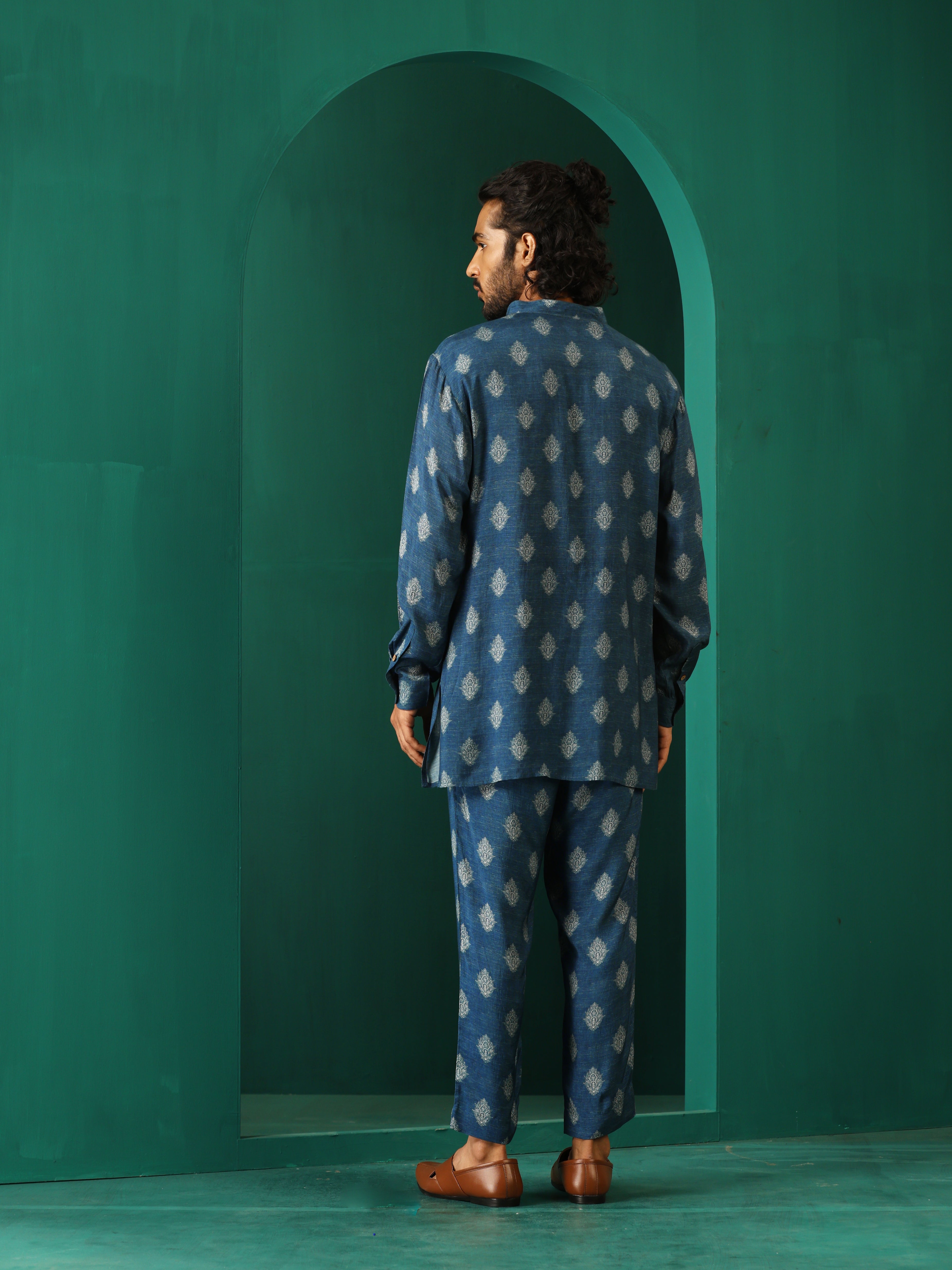 trueBrowns Men Blue Floral Muslin Silk Printed Co-ord Set