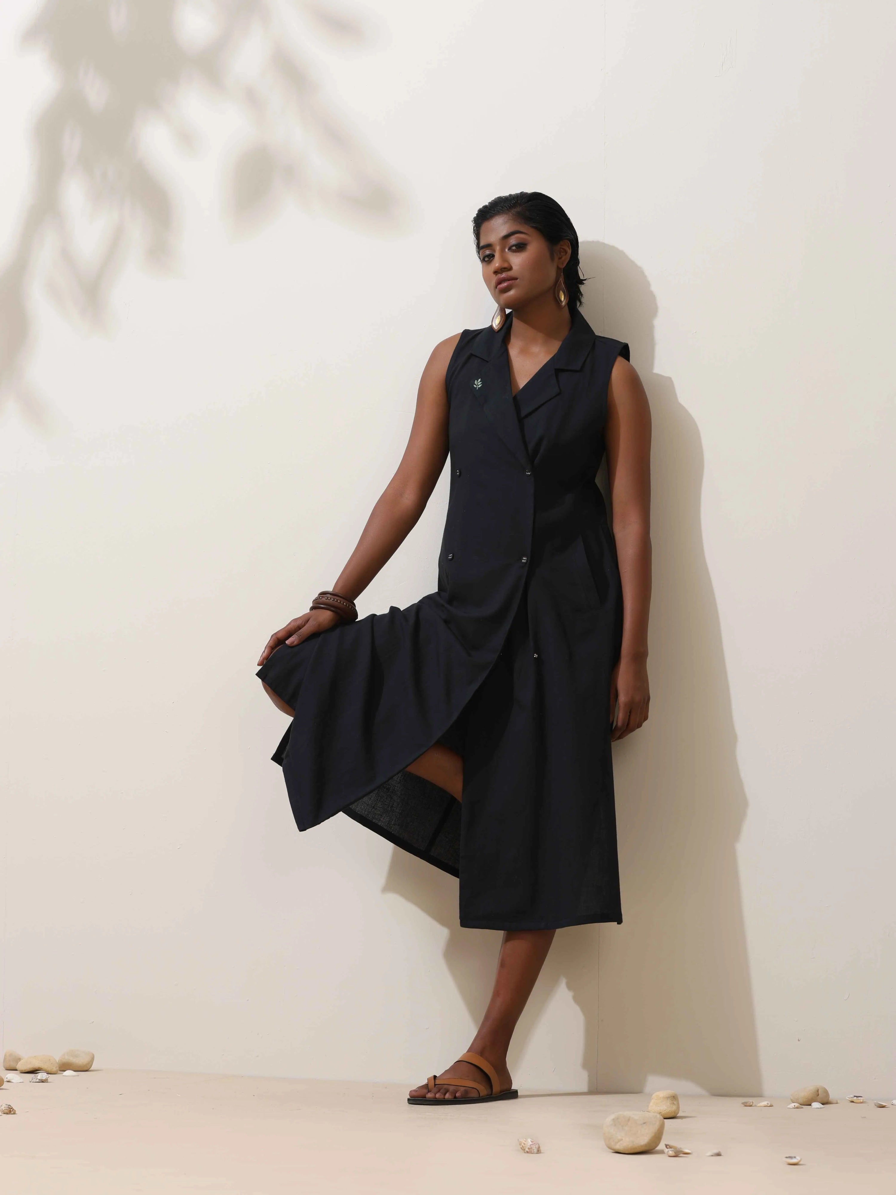trueBrowns Black  Cotton Linen Dress