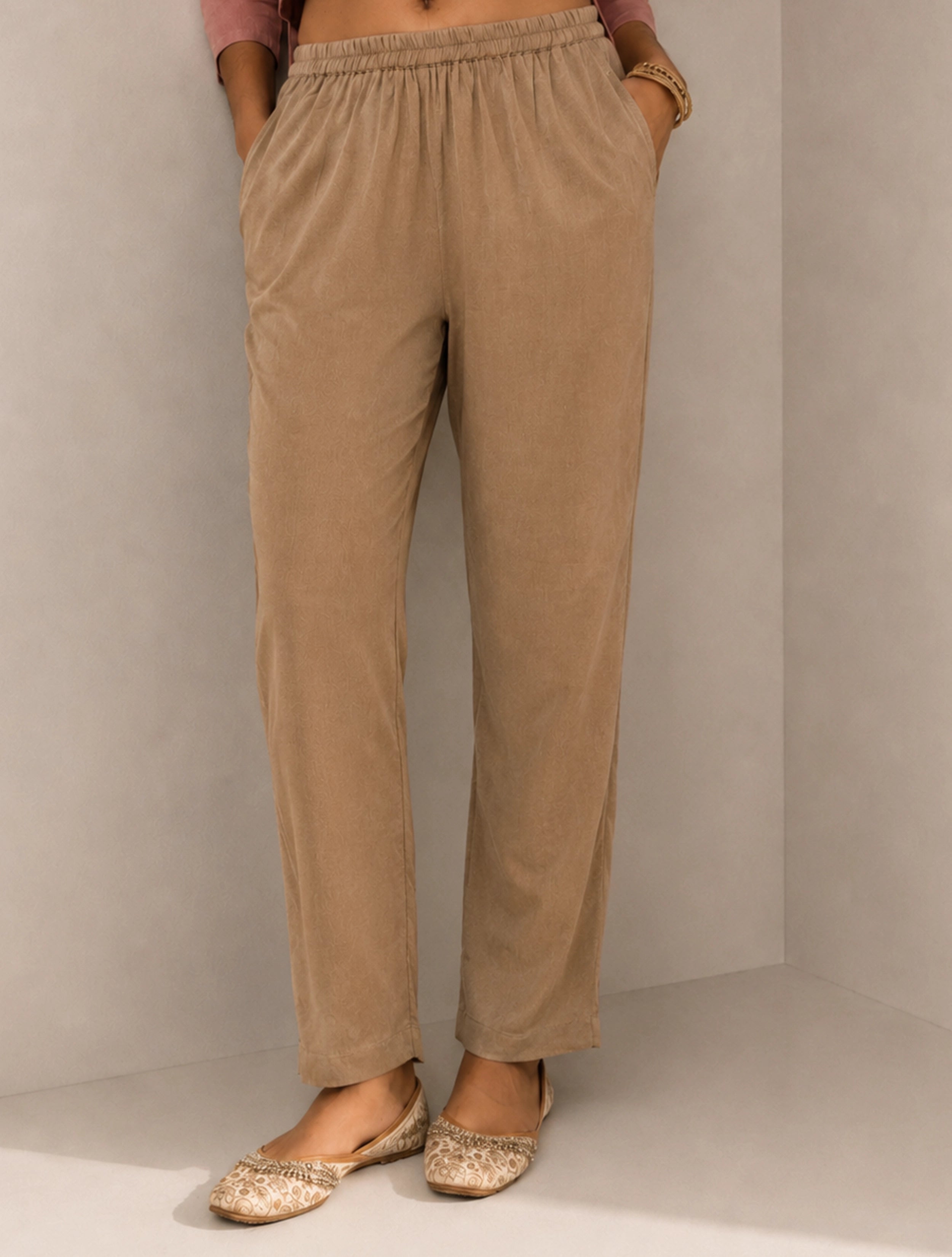trueBrowns Pink Solid Viscose High-Slit Kurta Set