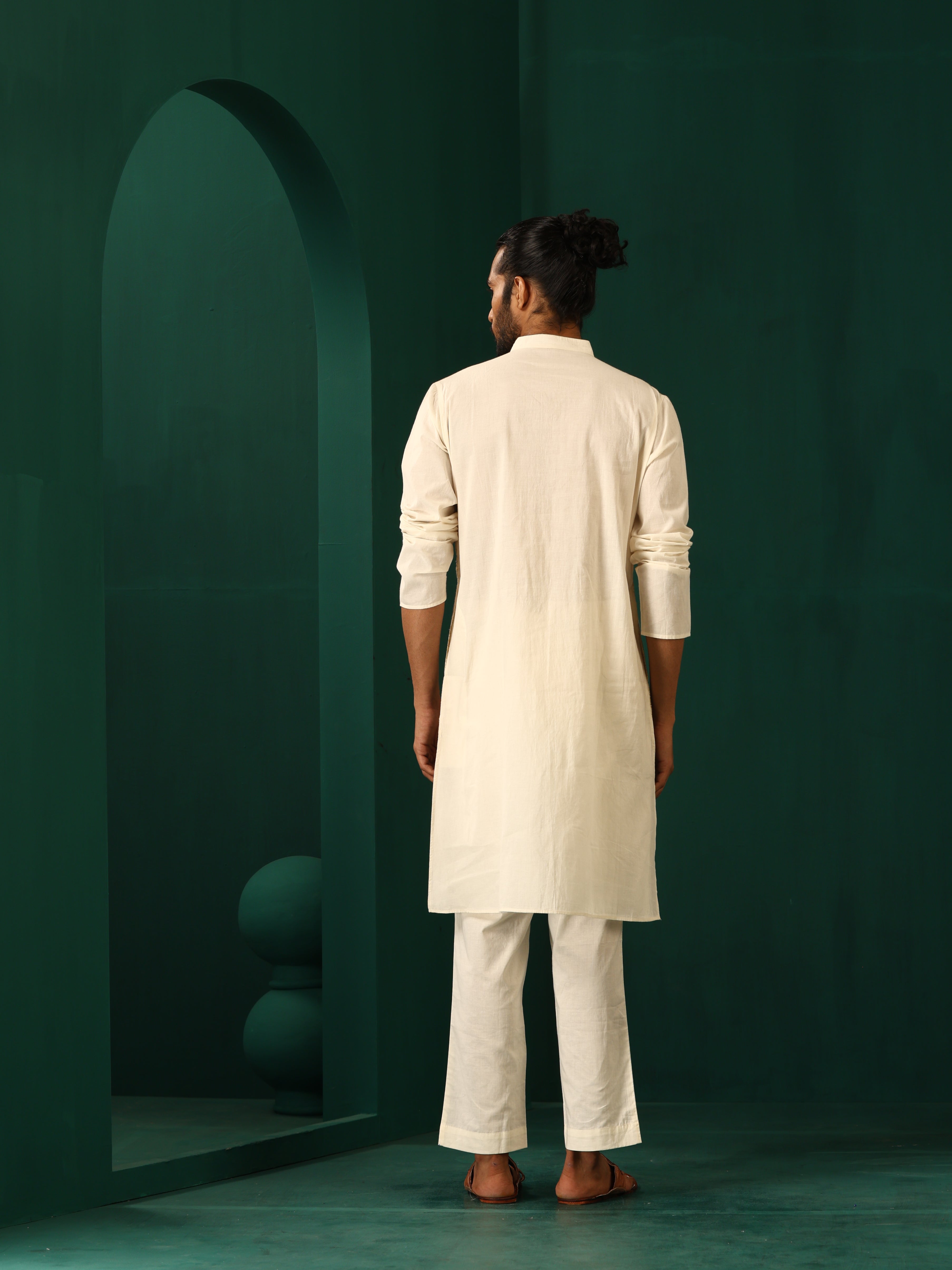 trueBrowns Men Ivory Embroidered Striped Kurta