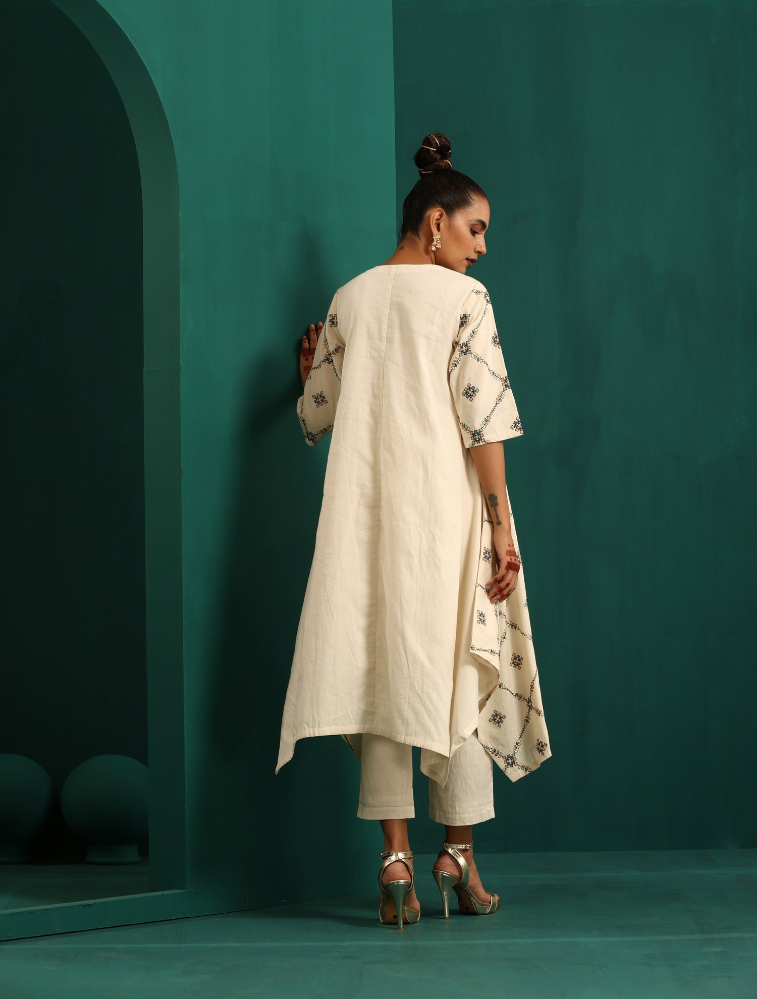 trueBrowns Ivory Embroidered Kurta Pant Set
