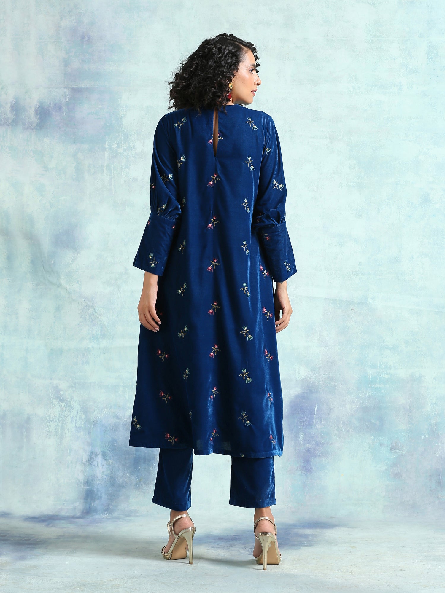 Blue Embroidered Velvet Puff Sleeve Kurta