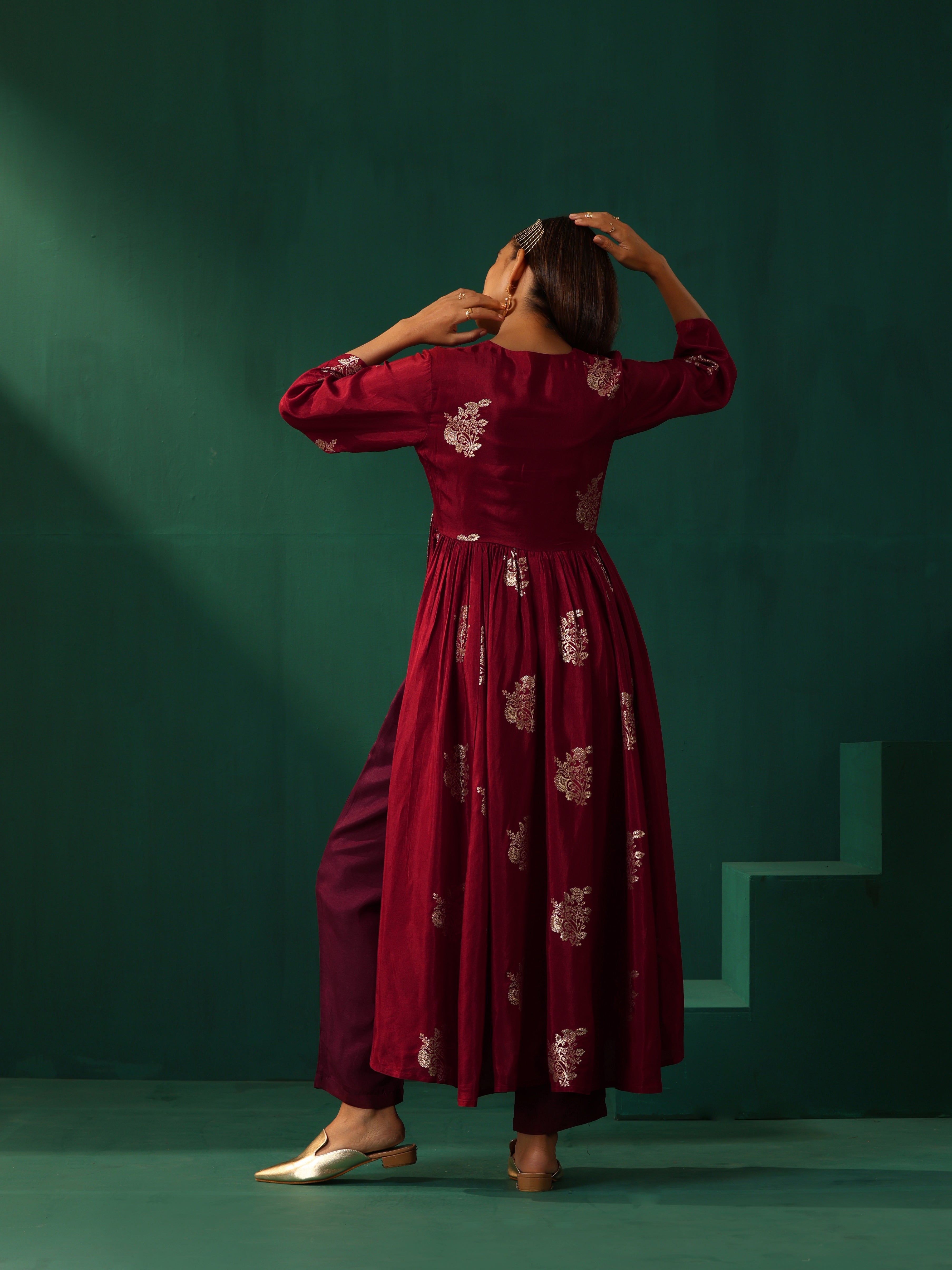 trueBrowns Maroon Floral Viscose Silk Kurta Pant Set